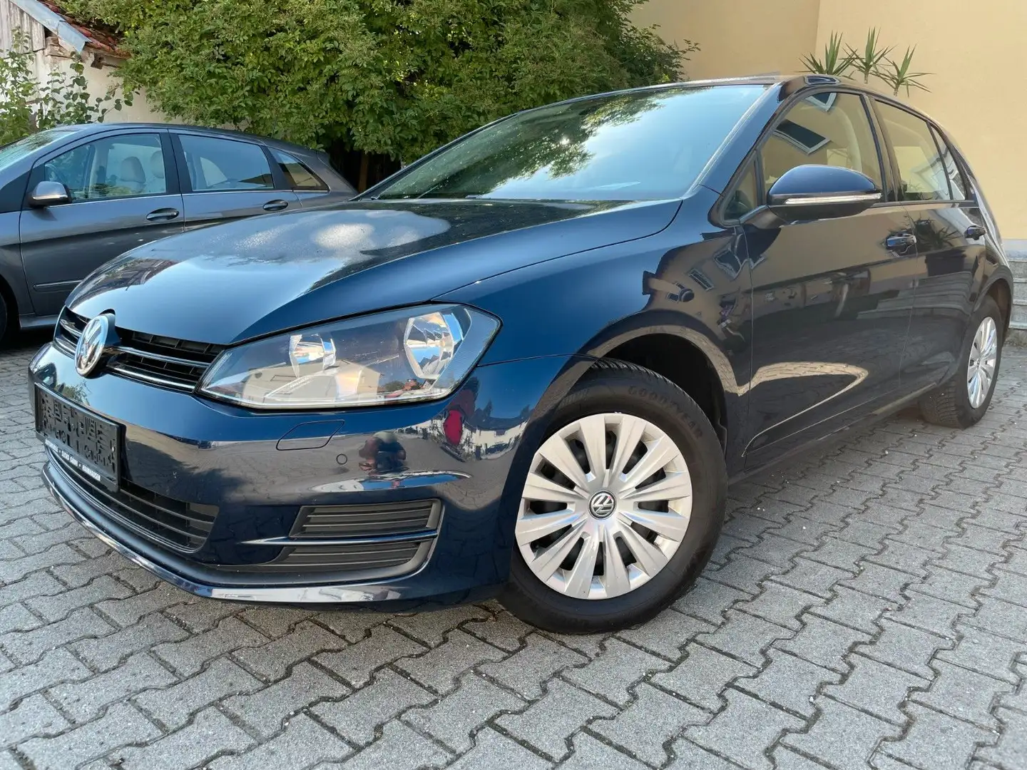 Volkswagen Golf VII 1.2 TSI Lim. Trendline BMT*2.HAND*KLIMA Blau - 2