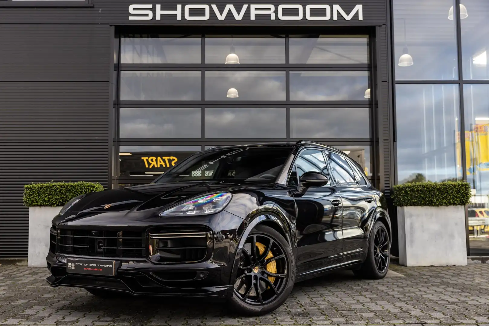 Porsche Cayenne 4.0 Turbo, 550 PK, Techart, Pano, Nachtzicht, Kera Zwart - 2