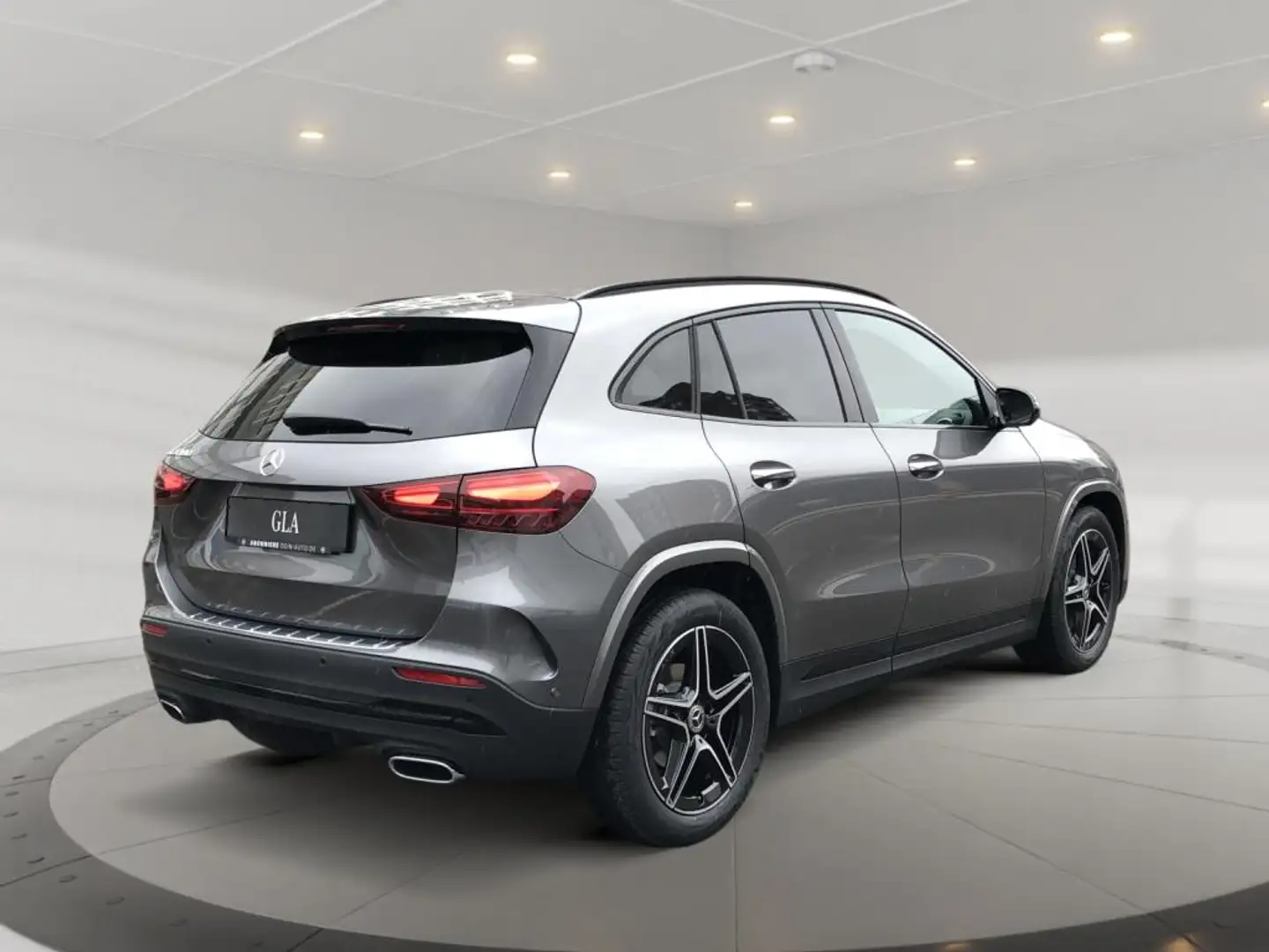 Mercedes-Benz GLA 180 AMG+ILS+MBUX+Night+AHK+Pano+SHD+Wide+360 Grau - 2