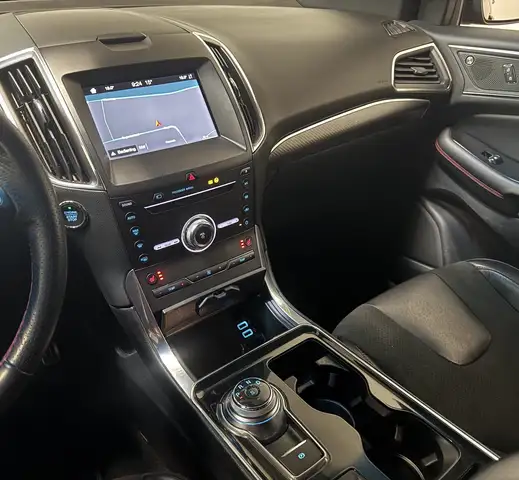 Ford Edge view 12