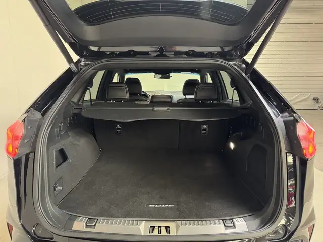 Ford Edge view 25