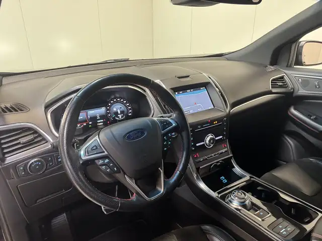 Ford Edge view 19