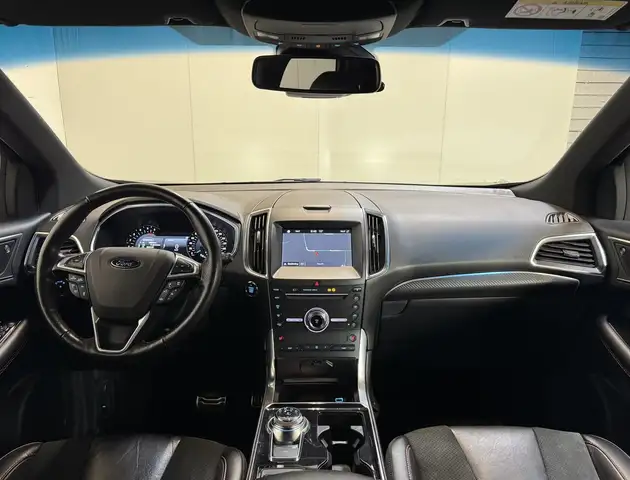 Ford Edge view 11