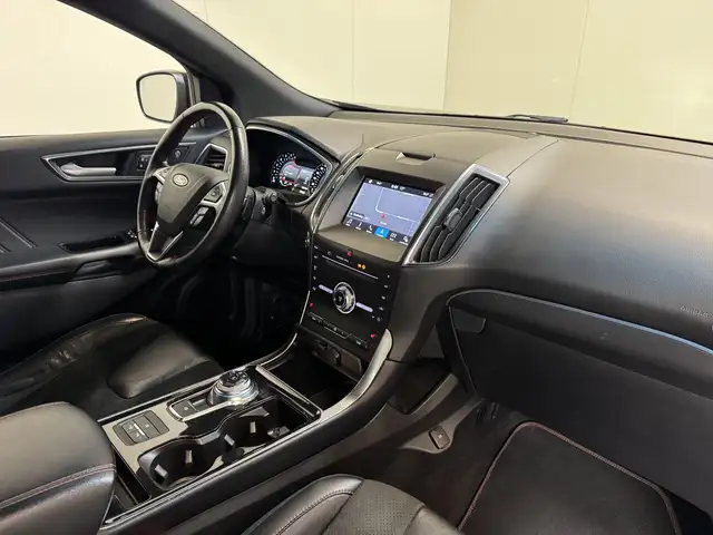 Ford Edge view 13