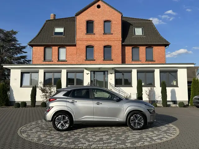 Hyundai KONA Trend LED ACC CAM SHZ LHZ WÄPU 3Pha