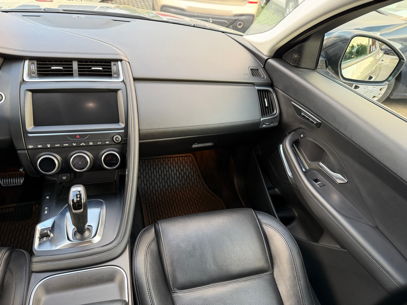 Jaguar E-Pace 1Hand~AWD~Leder~Navi~Scheckheft — photo 10