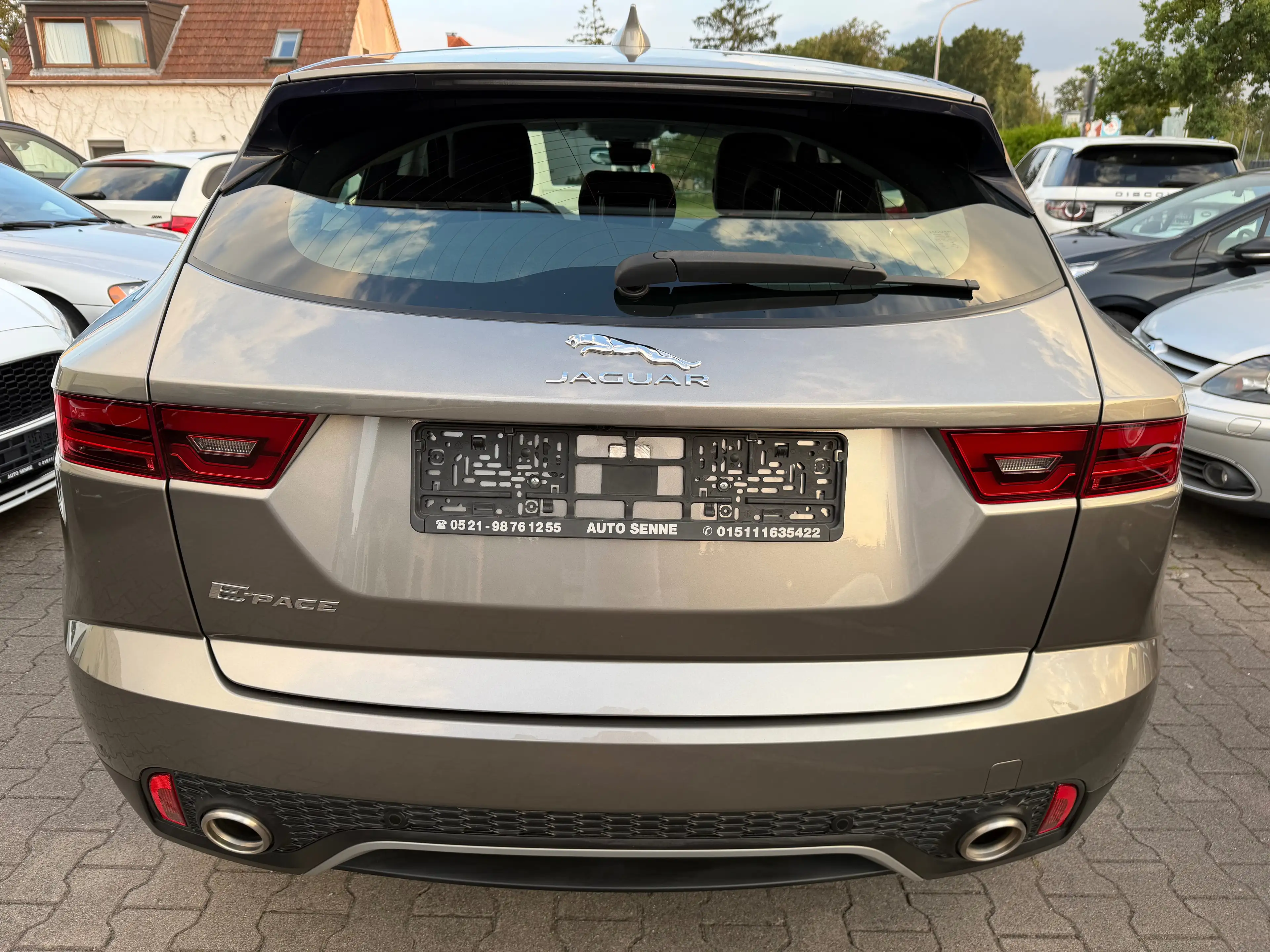 Jaguar E-Pace 1Hand~AWD~Leder~Navi~Scheckheft — photo 5