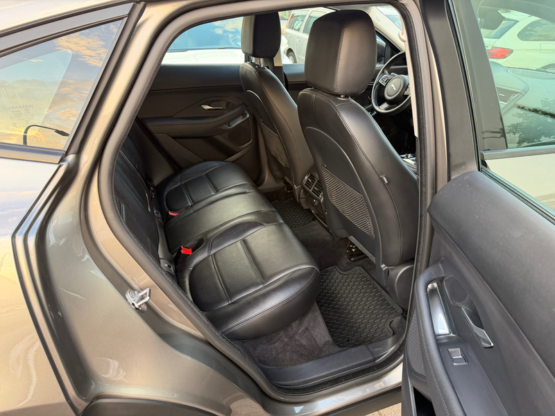 Jaguar E-Pace 1Hand~AWD~Leder~Navi~Scheckheft — photo 12