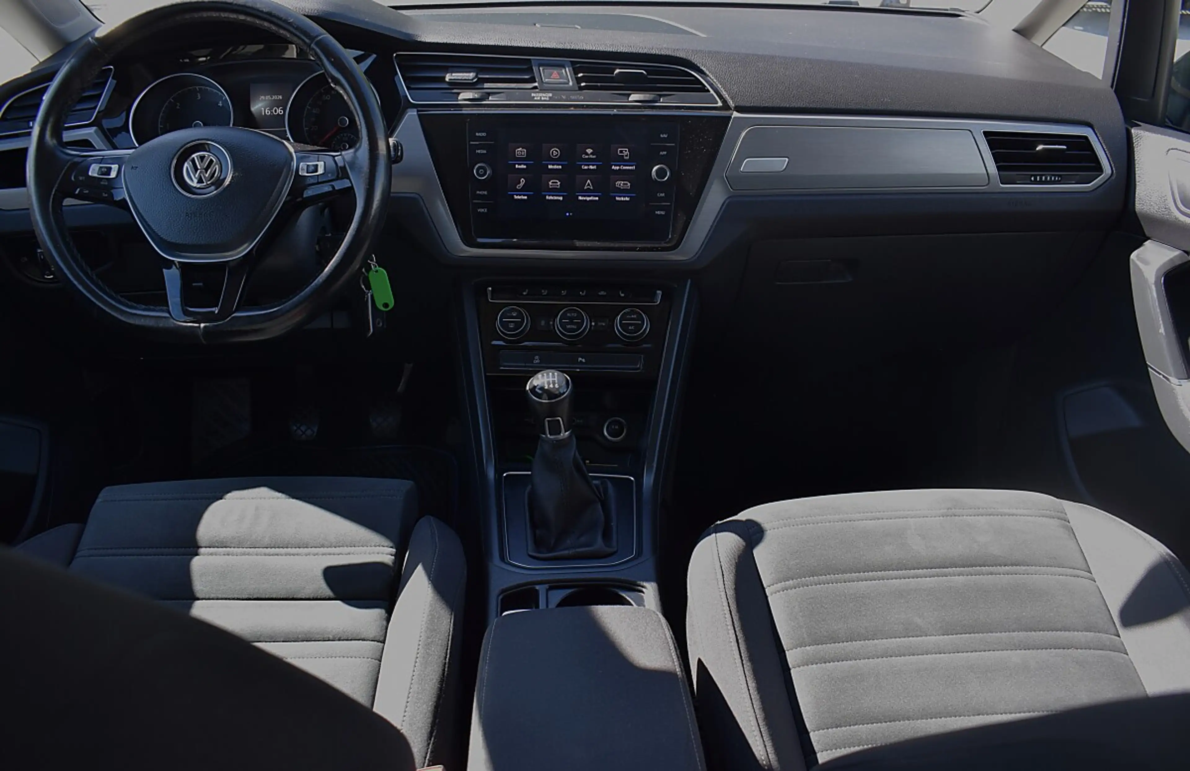 Volkswagen Touran Sky 1,6 SCR TDI 7 Sitze — photo 13