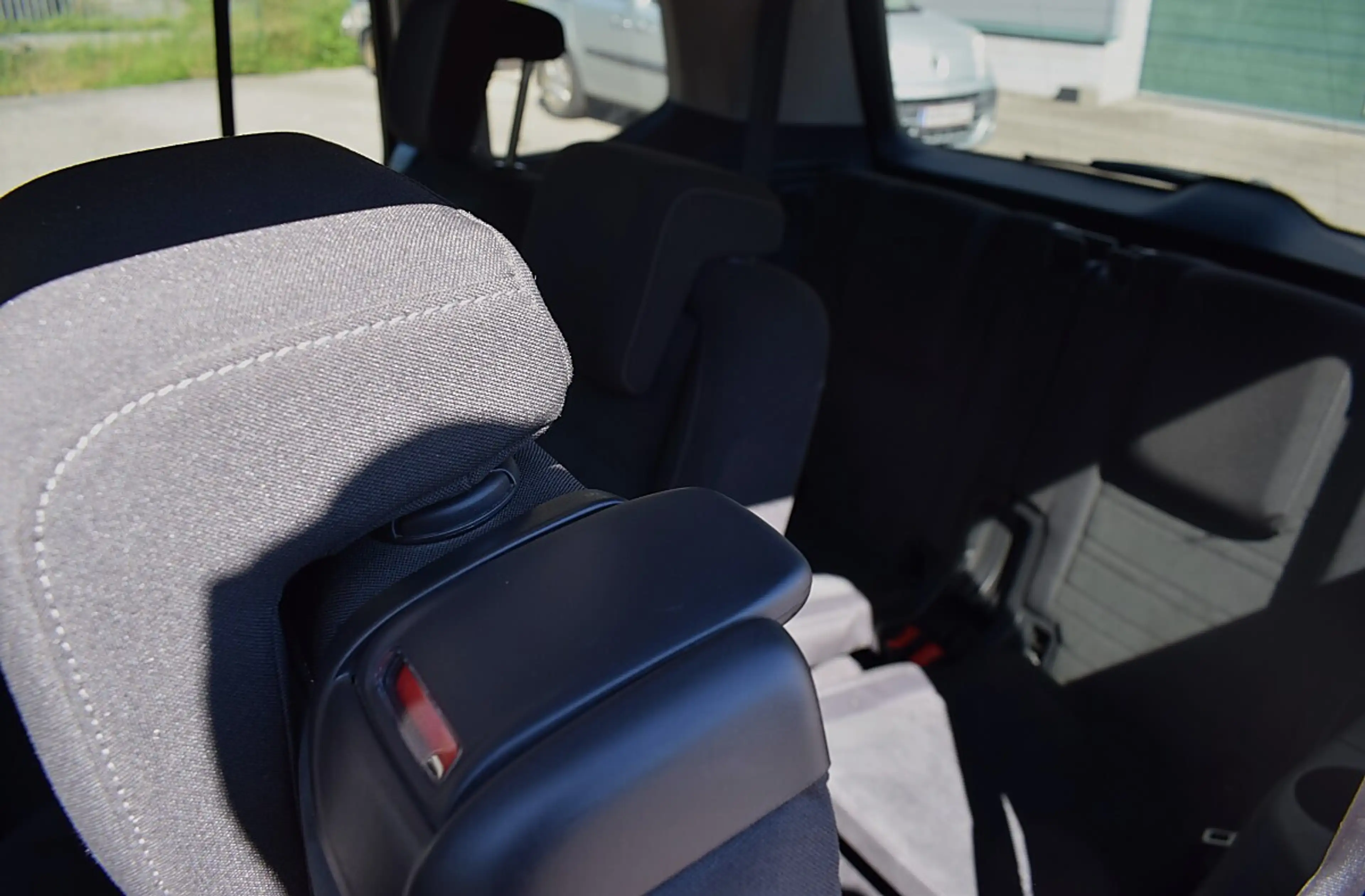 Volkswagen Touran Sky 1,6 SCR TDI 7 Sitze — photo 10