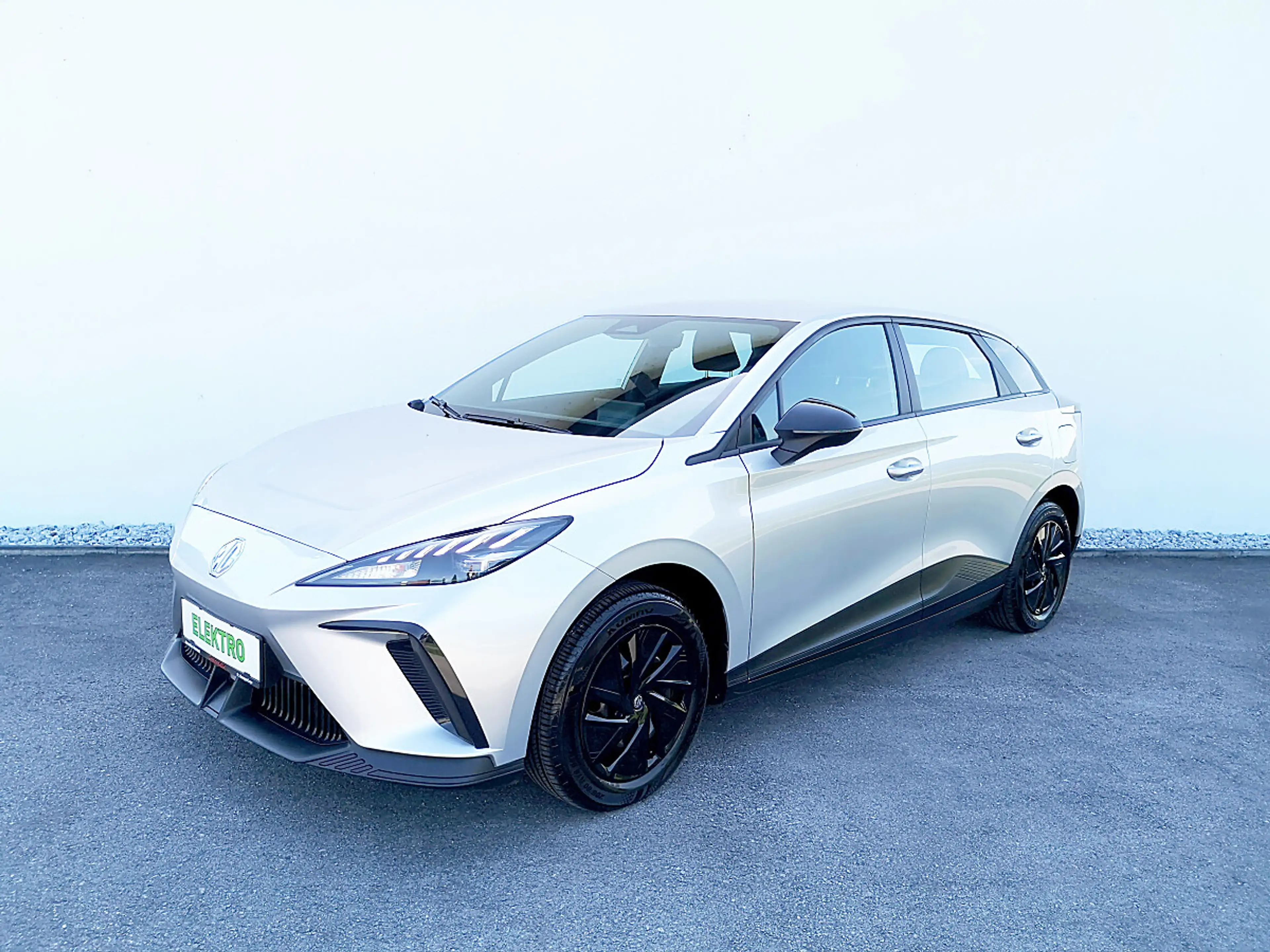 MG MG4 EV 51 kWh Standard — photo 2