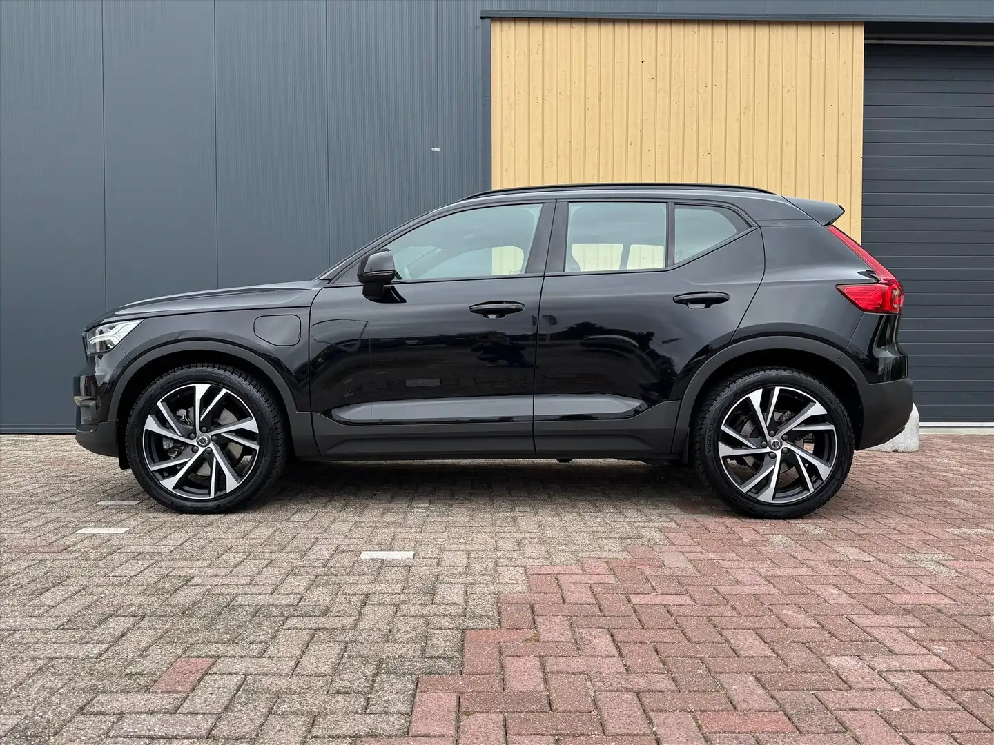 Volvo XC40 T5 R-Design | NL Auto | ACC | Camera | Carplay | K Zwart - 2