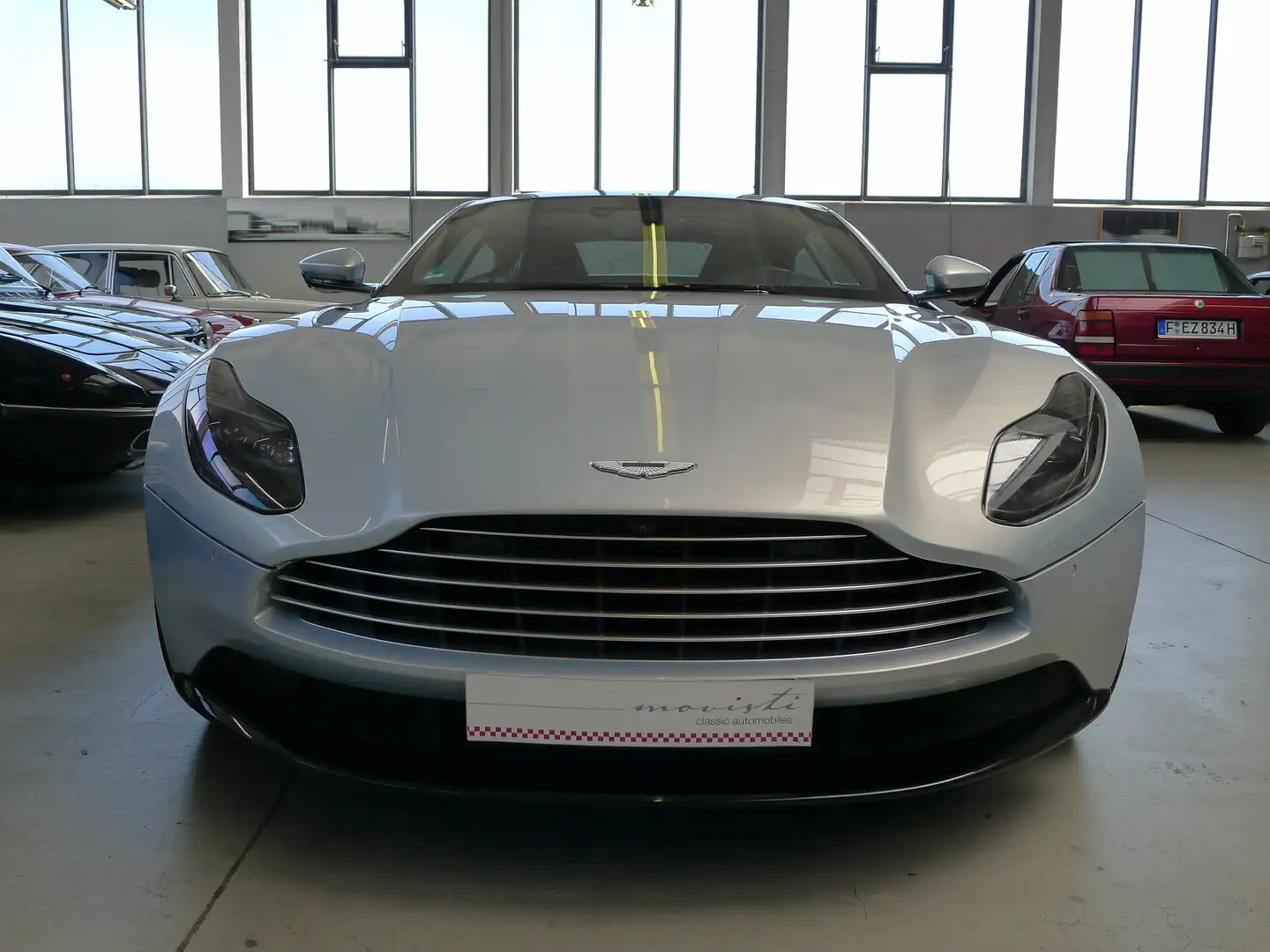 Aston Martin DB11 V8 Coupe, wie neu ! Plateado - 2