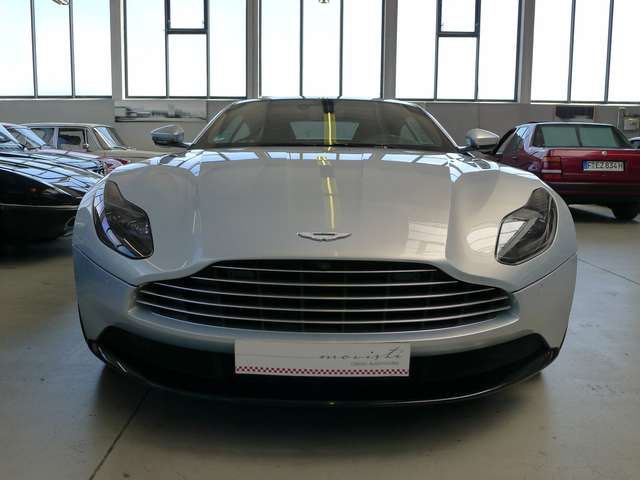 Aston Martin DB11 V8 Coupe, wie neu !