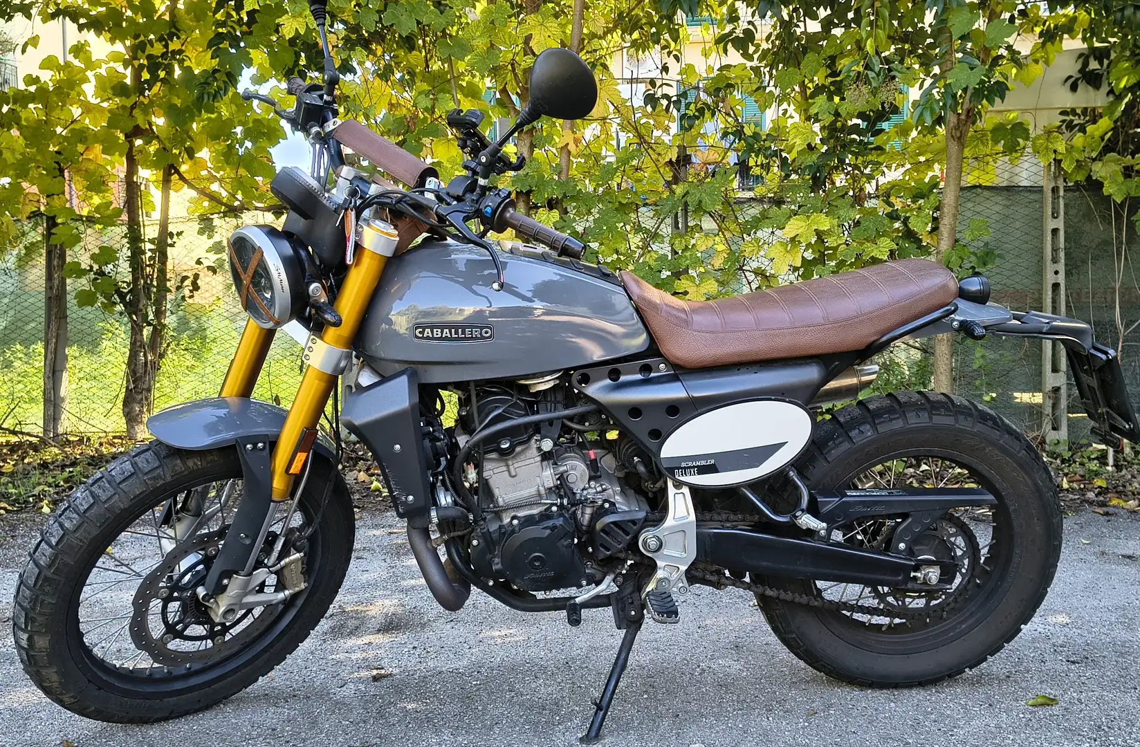 Fantic Caballero 500 Scrambler Deluxe Szary - 1