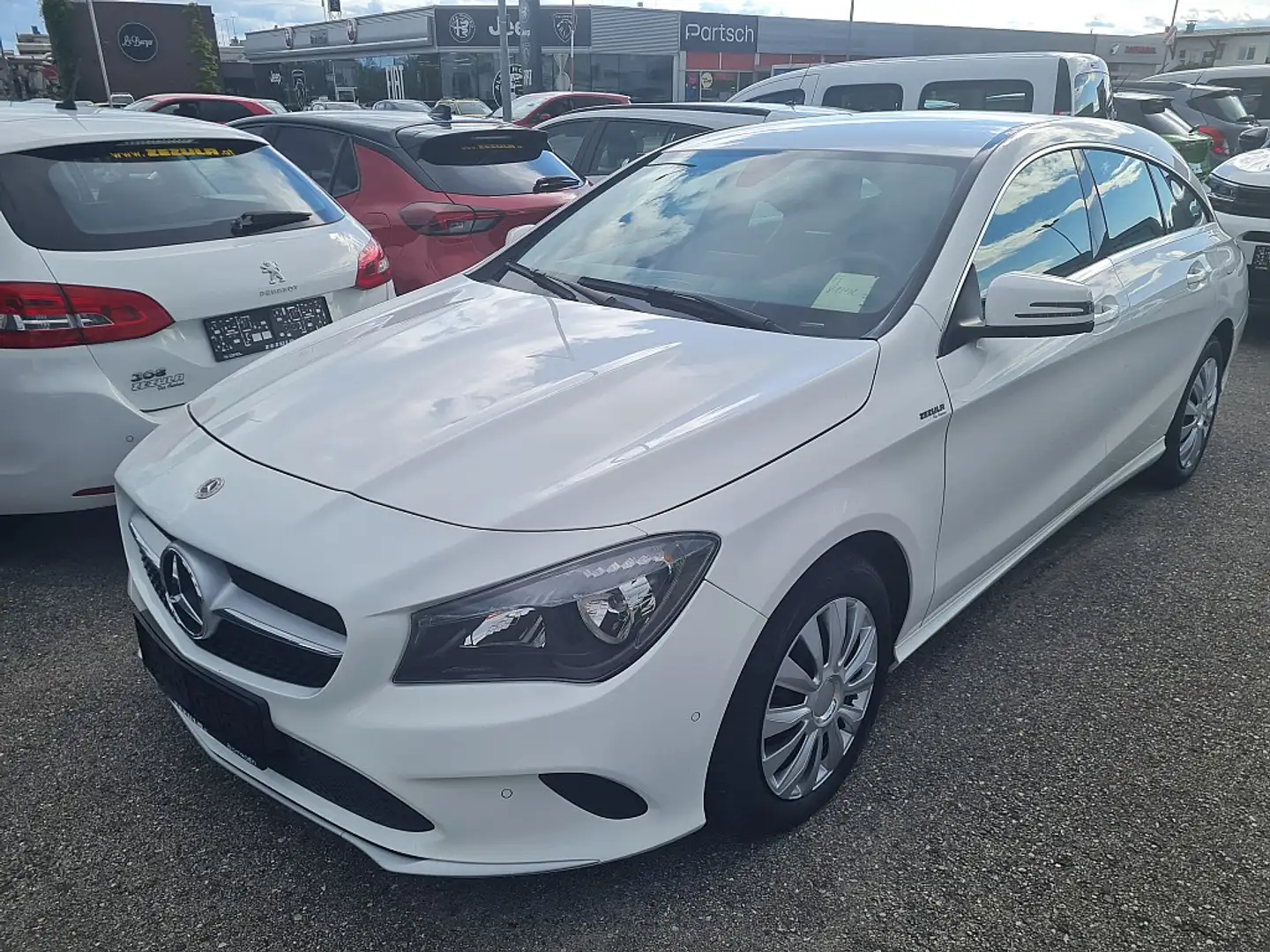 Mercedes-Benz CLA 180 d Shooting Brake Aut. Weiß - 1