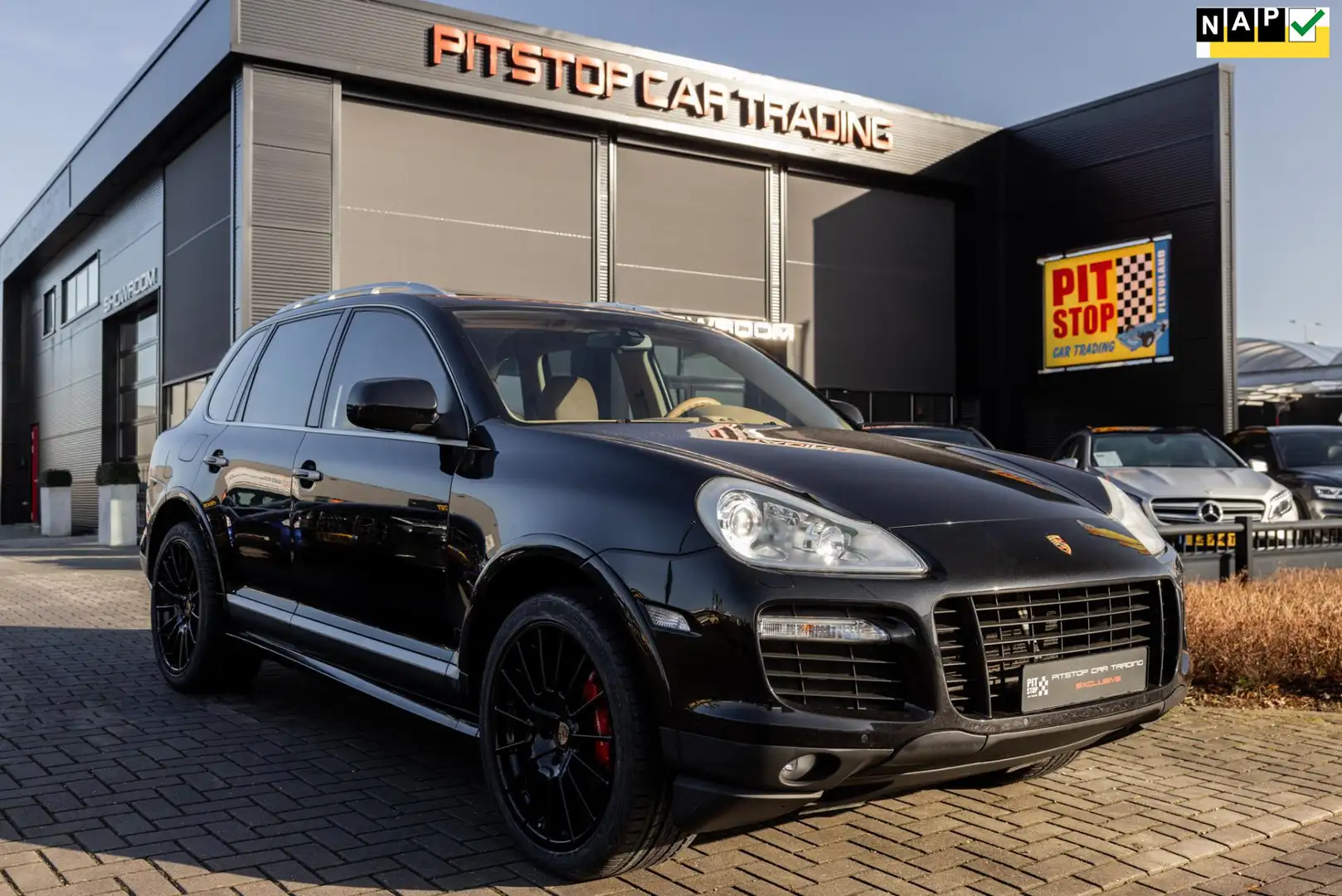Porsche Cayenne 4.8 GTS, 405 PK, Schuifdak, Memory, Nieuwstaat! Zwart - 1