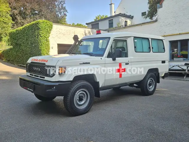 Toyota Land Cruiser Metal top HZJ 78 4.2L Diesel Ambulance - EXPORT OUT EU TROPICAL VERSION