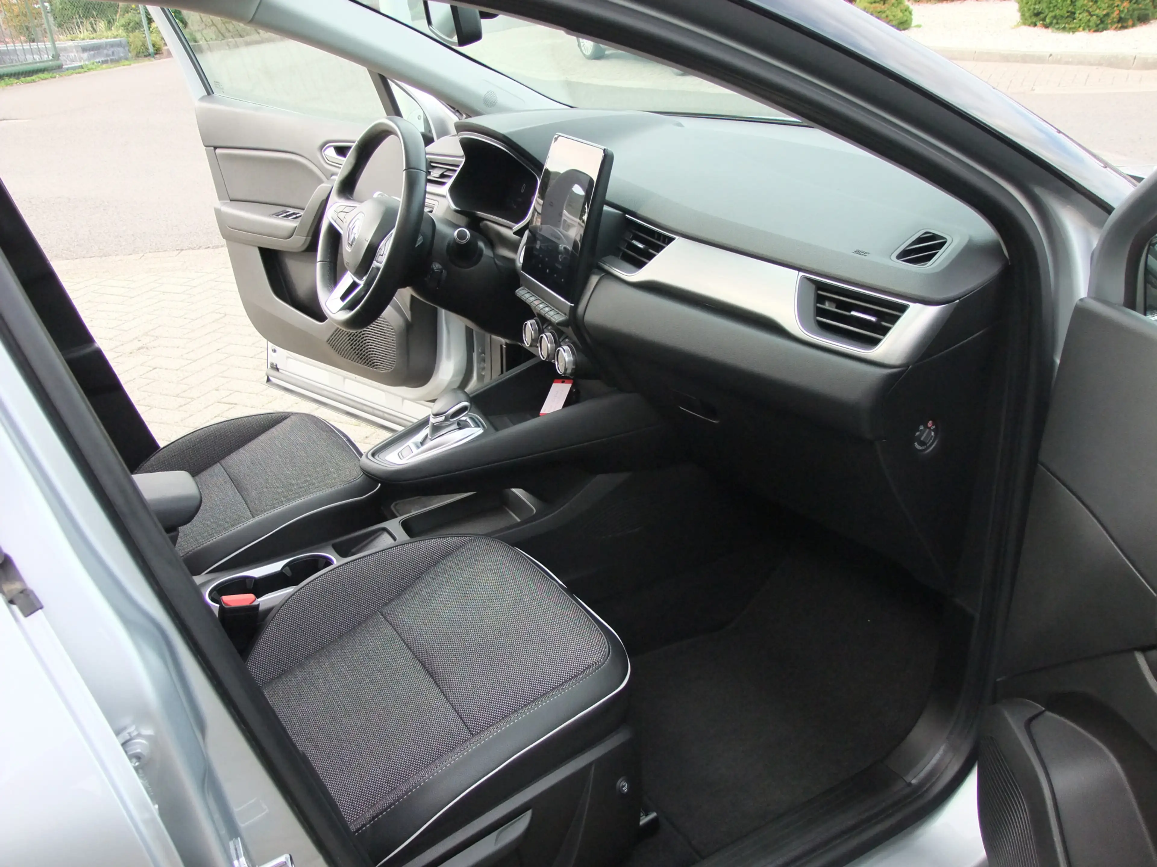 Renault Captur 1.6 E-Tech Plug-in Hybrid 160 Intens , 360 Camera, — photo 11