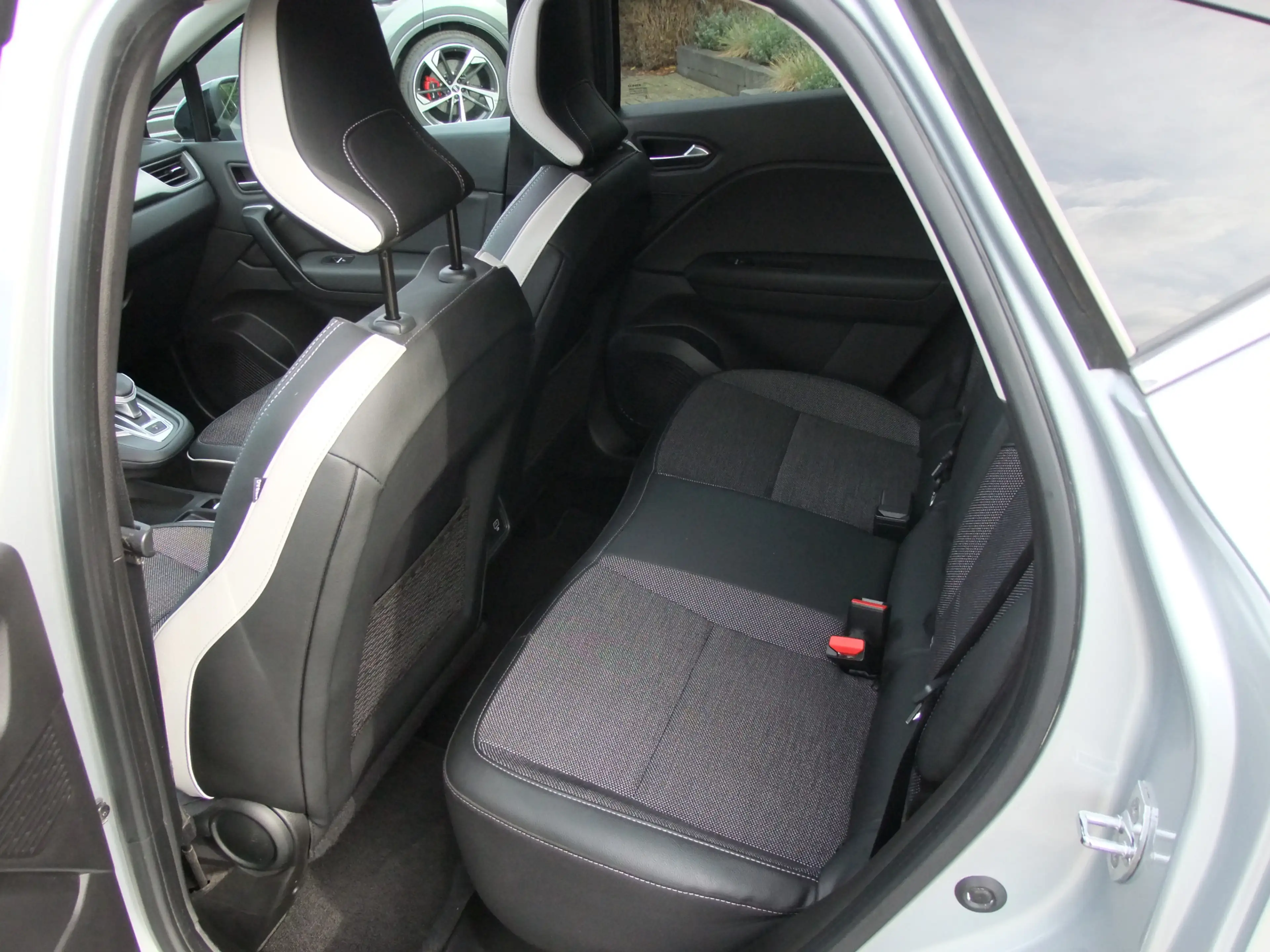 Renault Captur 1.6 E-Tech Plug-in Hybrid 160 Intens , 360 Camera, — photo 14
