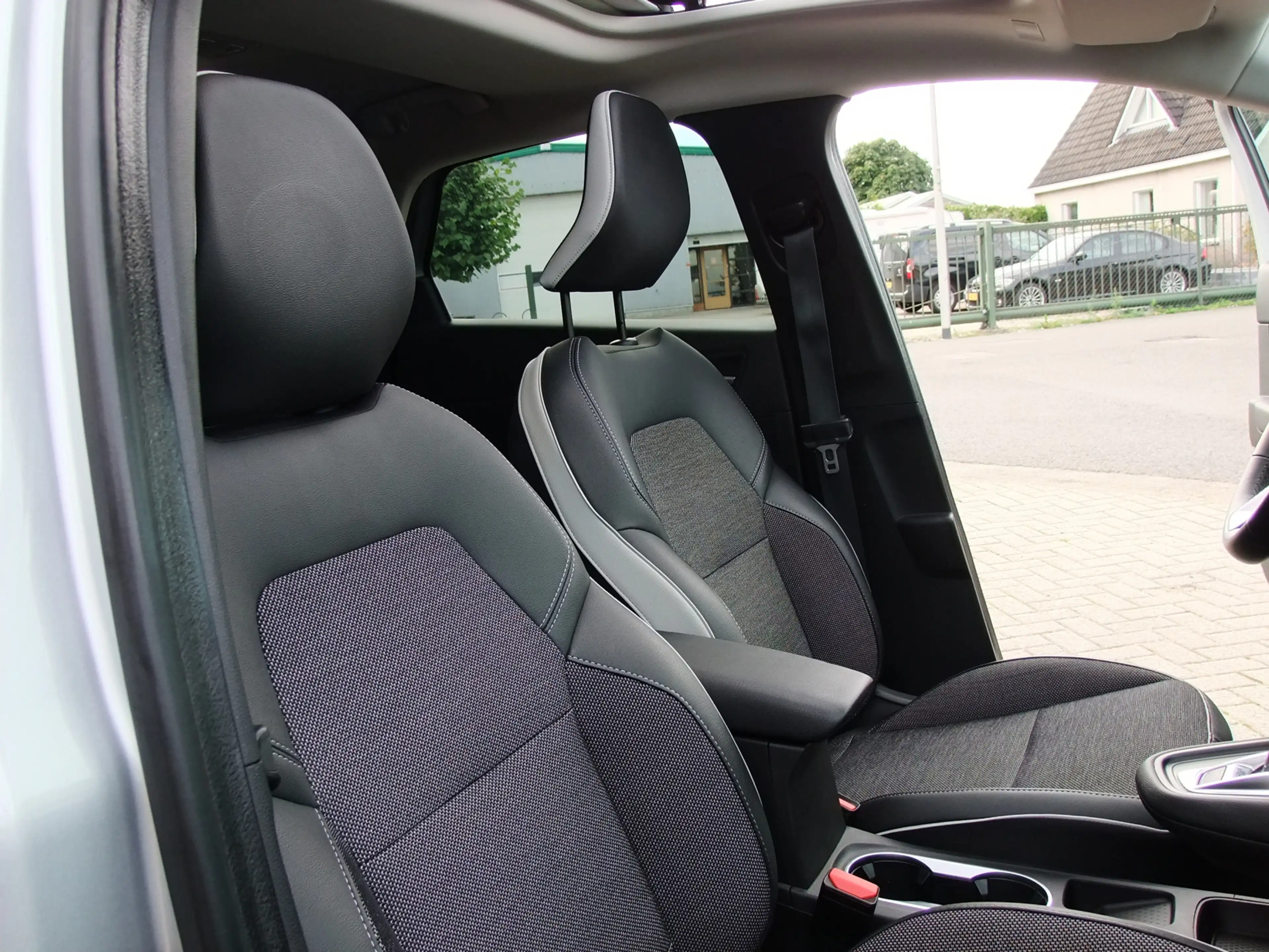Renault Captur 1.6 E-Tech Plug-in Hybrid 160 Intens , 360 Camera, — photo 15