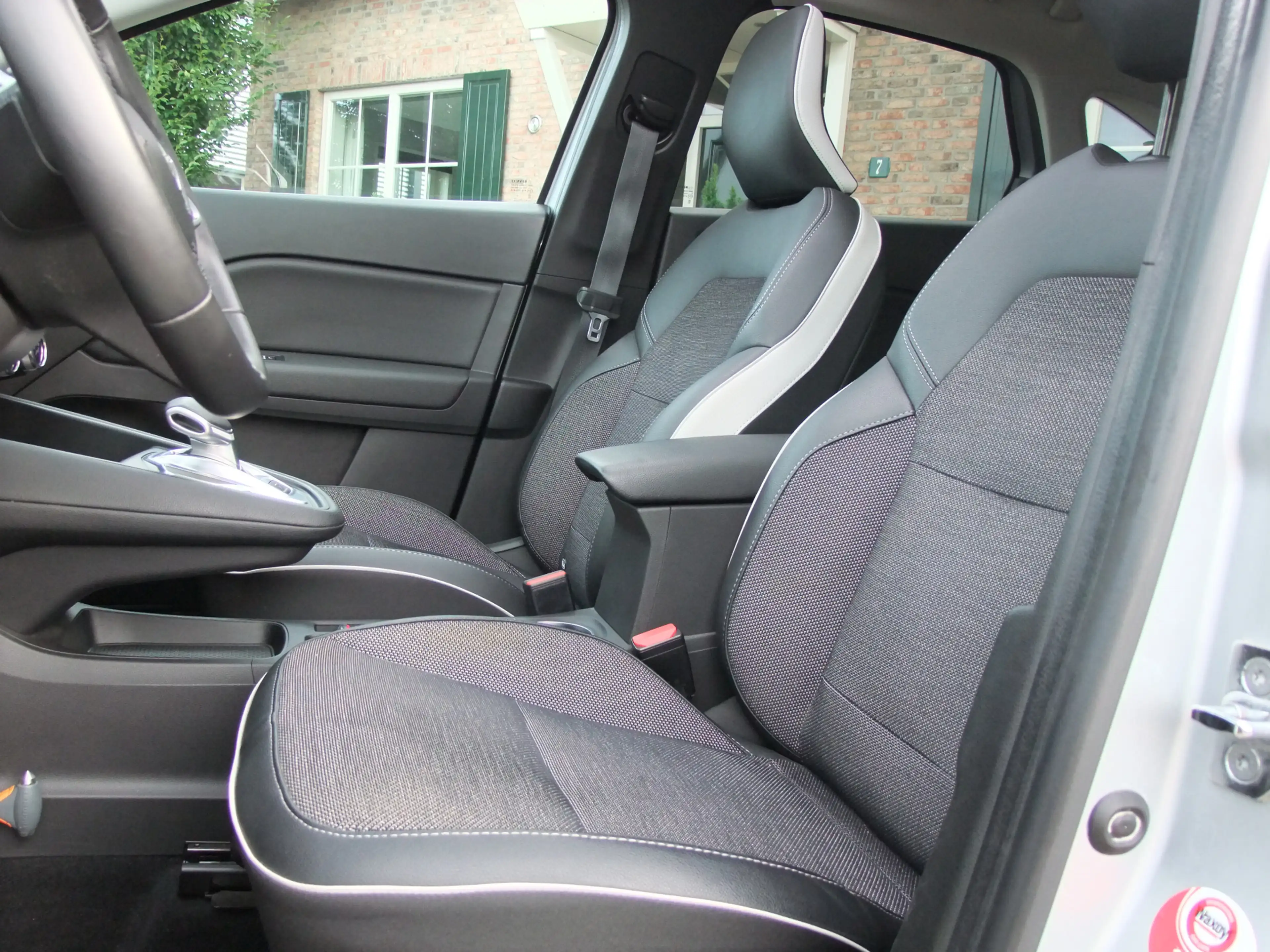 Renault Captur 1.6 E-Tech Plug-in Hybrid 160 Intens , 360 Camera, — photo 13