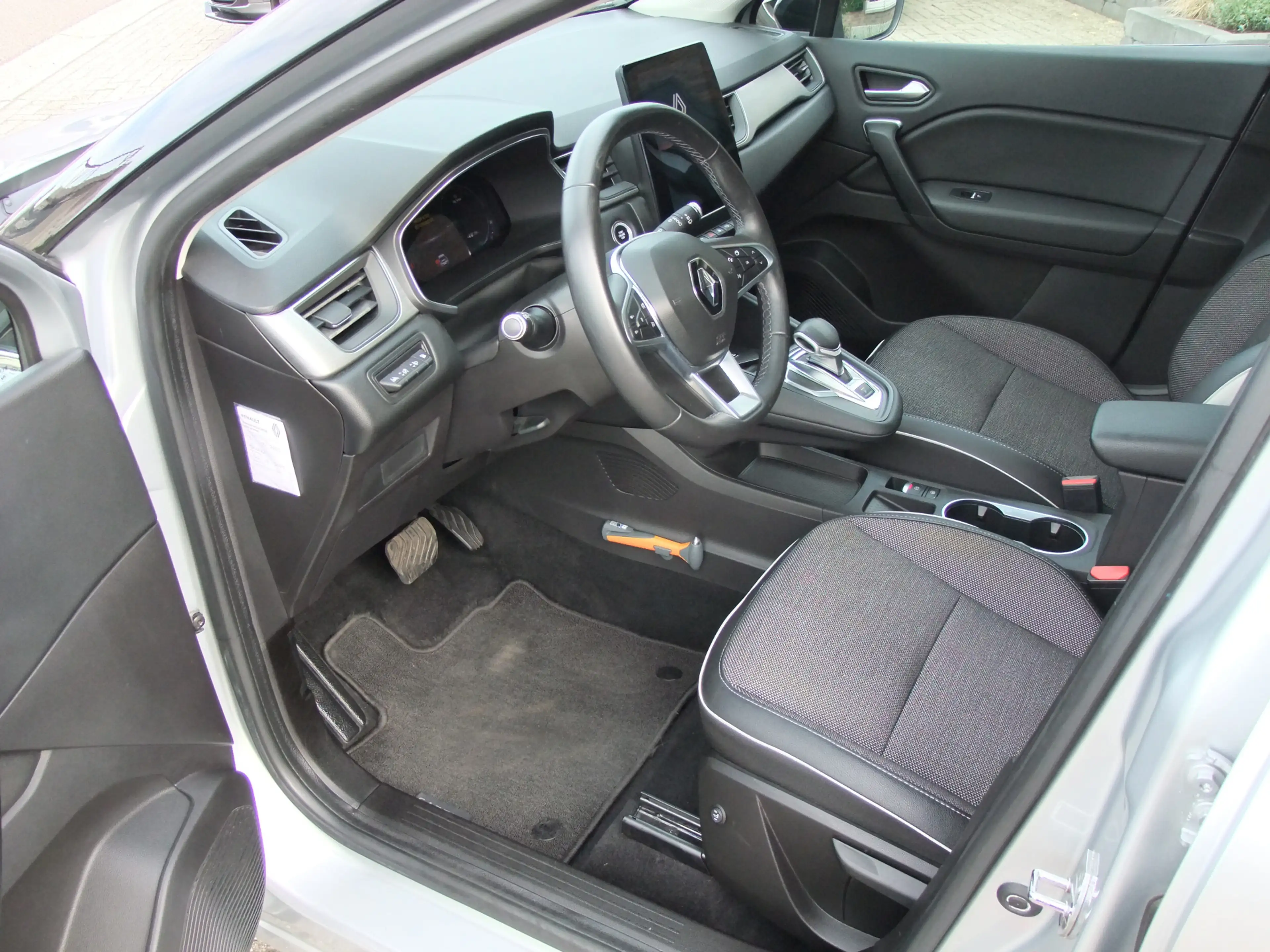 Renault Captur 1.6 E-Tech Plug-in Hybrid 160 Intens , 360 Camera, — photo 9