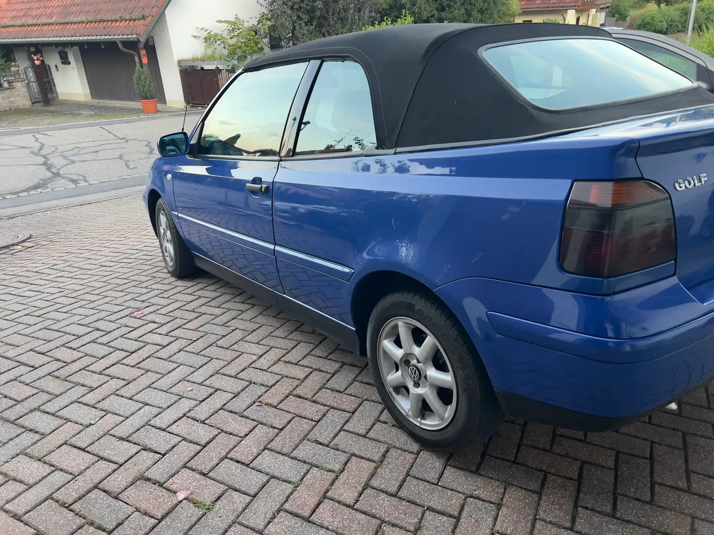Volkswagen Golf Cabriolet Cabrio 1.6 Colour Concept Blau - 2