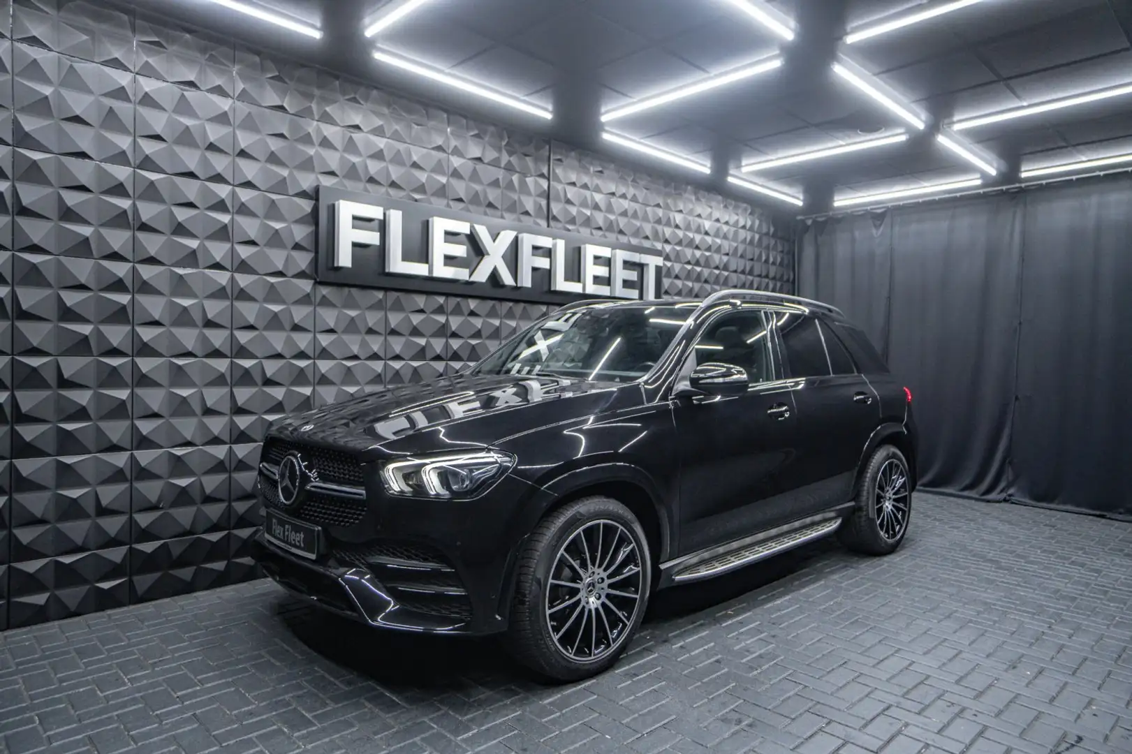 Mercedes-Benz GLE 400 d AMG 4Matic PANO AHK Negru - 2