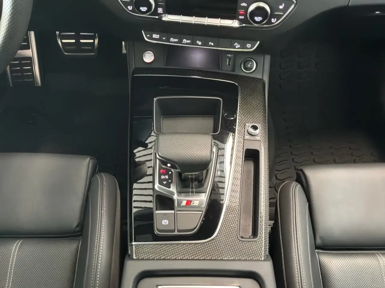 Audi SQ5 снимка Audi SQ5