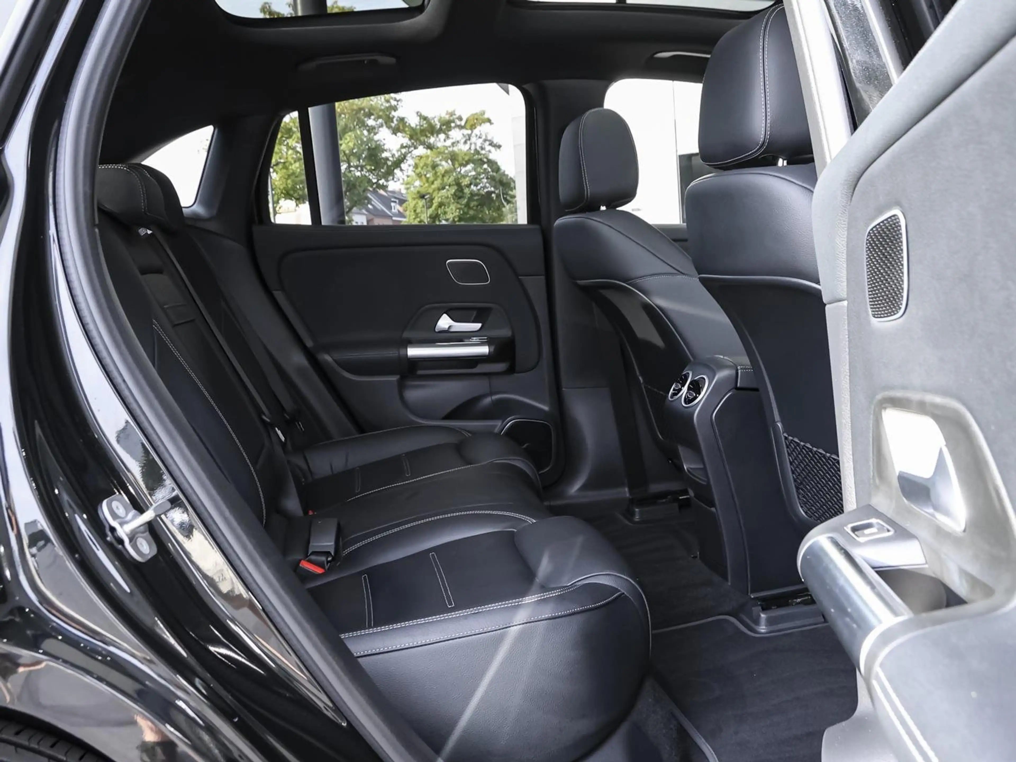 Mercedes-Benz EQA 300 4M AMG Night Pano 360° Burmester HUD AHK — photo 7