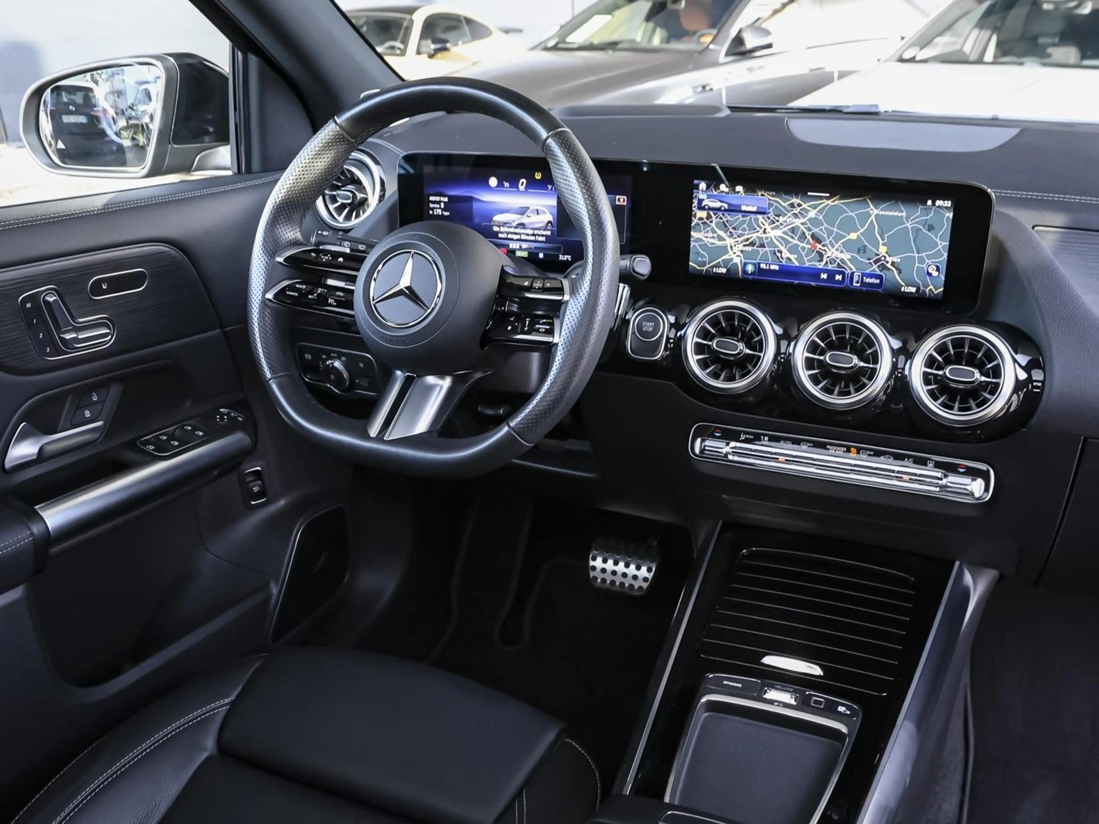 Mercedes-Benz EQA 300 4M AMG Night Pano 360° Burmester HUD AHK — photo 8
