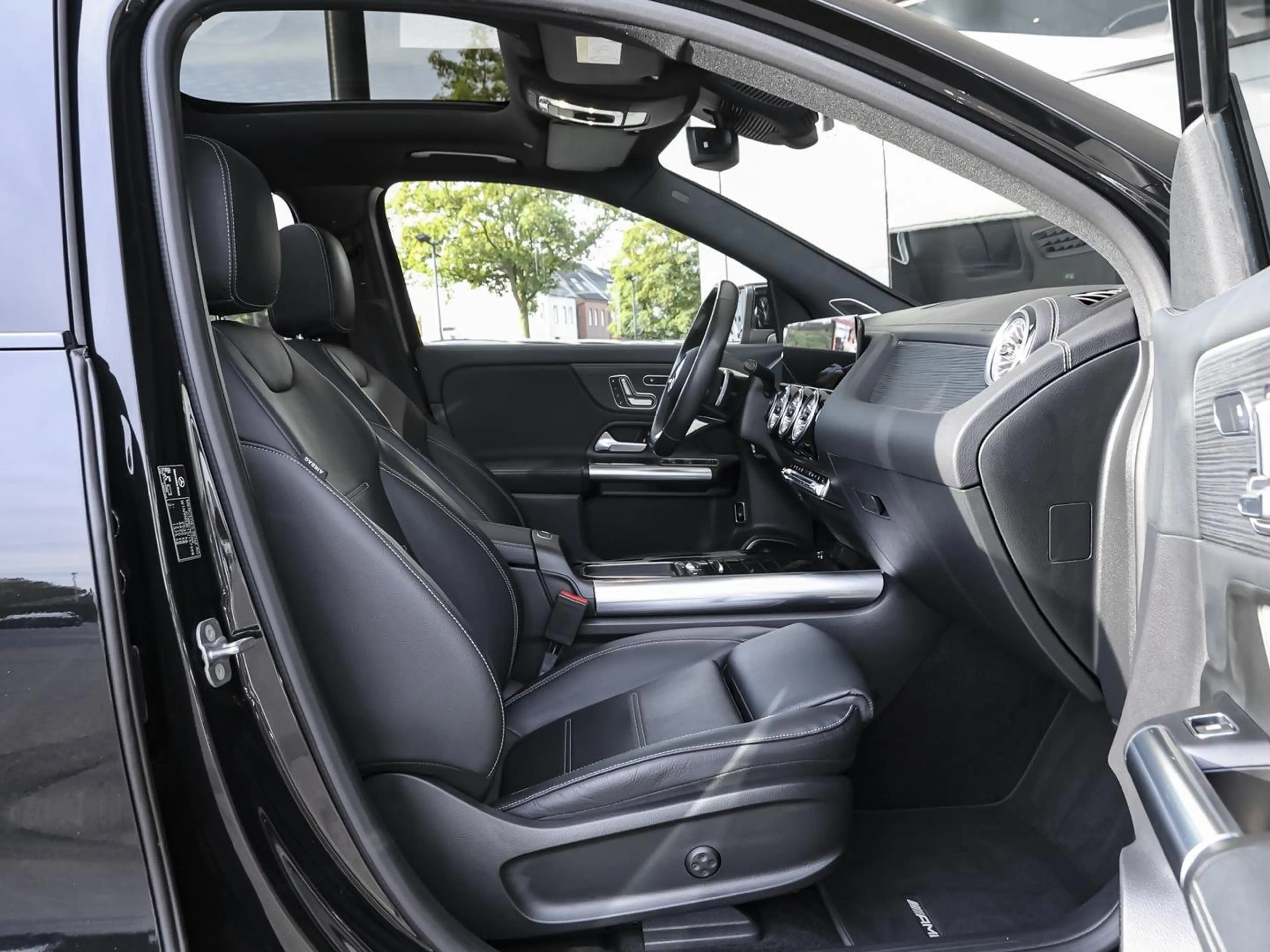 Mercedes-Benz EQA 300 4M AMG Night Pano 360° Burmester HUD AHK — photo 6
