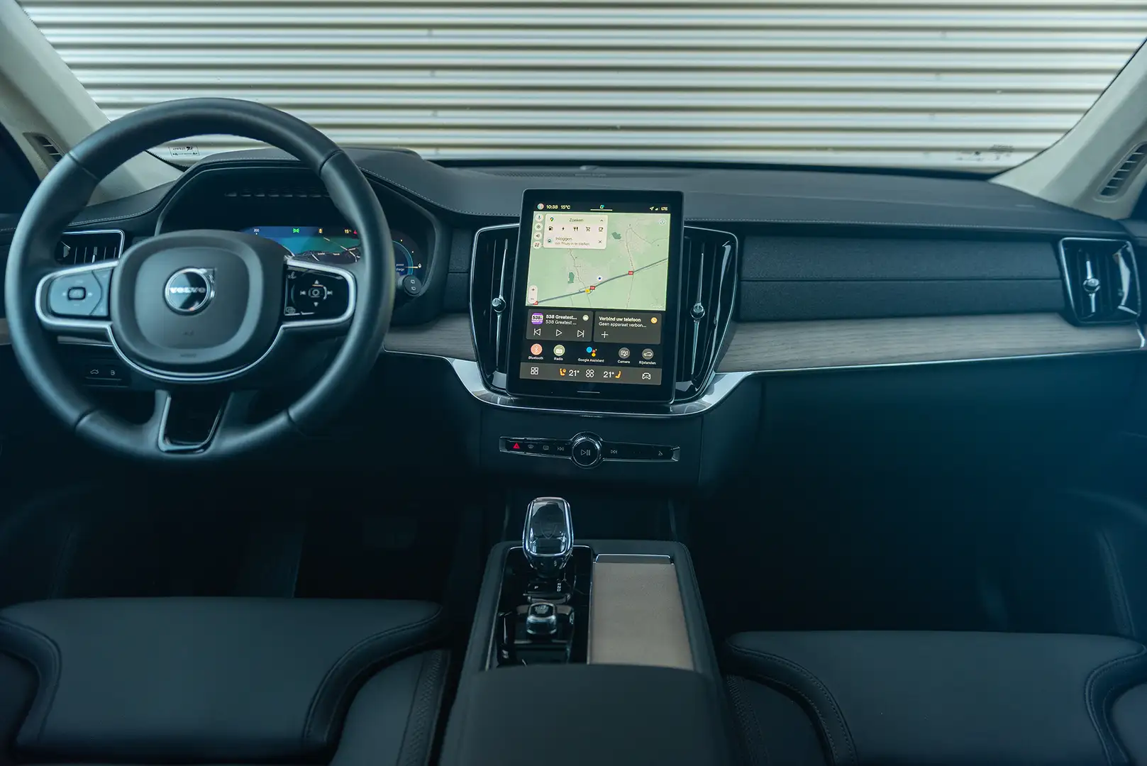 Volvo XC90 T8 Aut. AWD Ultra Dark Facelift 360Camera HarmanKa Rojo - 2