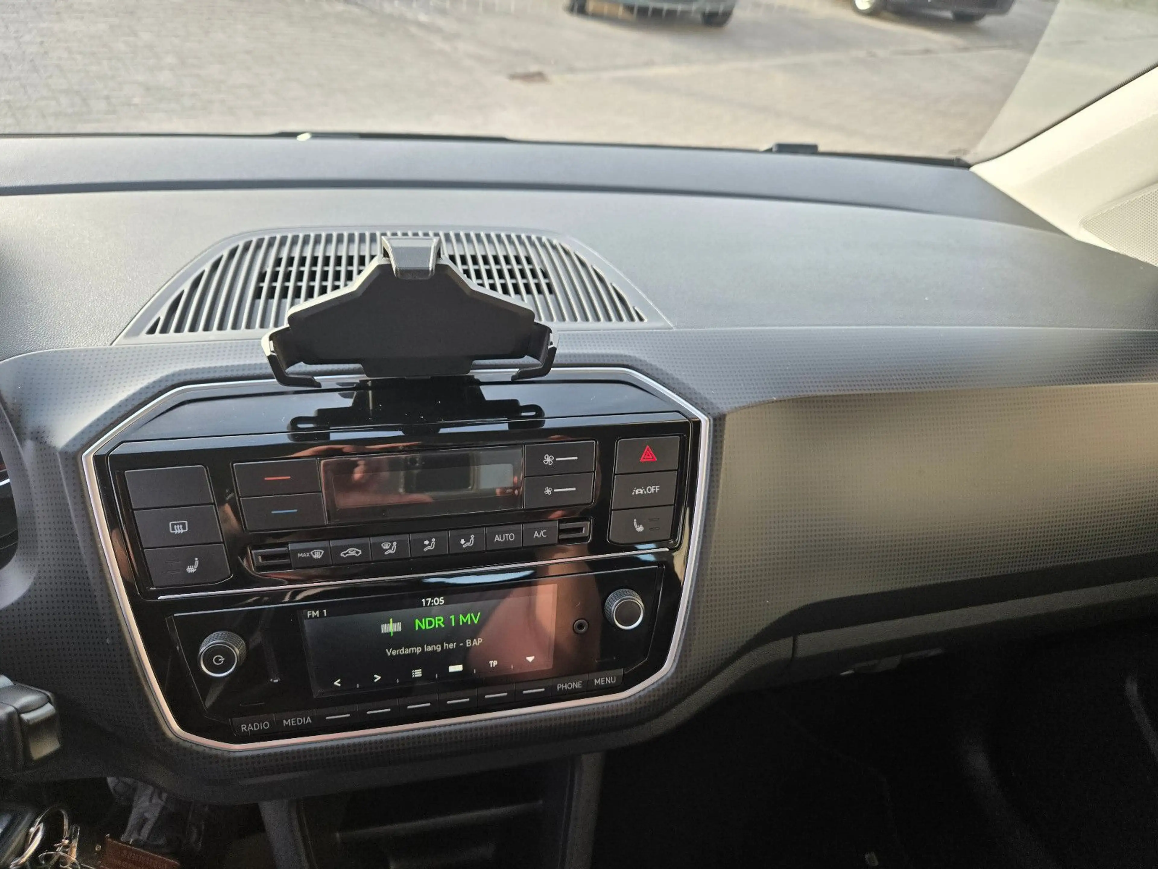 Skoda Citigo e iV Ambition — photo 12