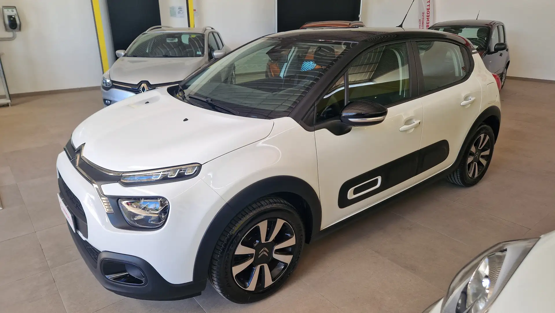 Citroen C3 C3 III 2017 1.2 puretech Shine Bianco - 2