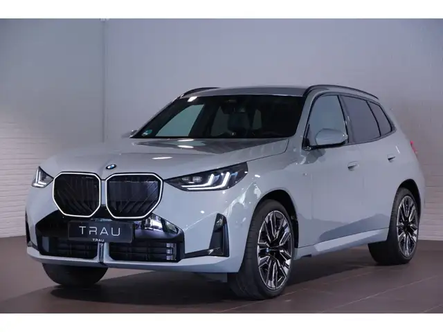 BMW X3 view 3