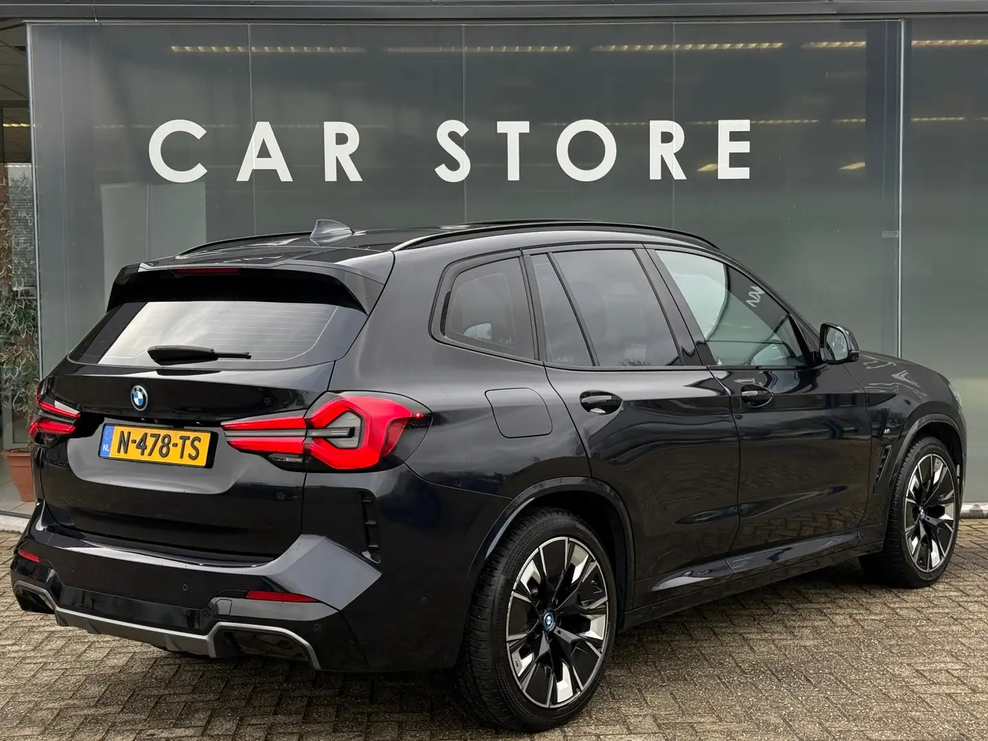 BMW iX3 Facelift High Executive Shadow 80 kWh 100% SOH M S Schwarz - 2