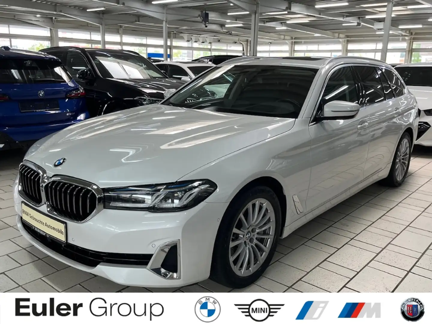 BMW 540 i xDrive A Touring Navi HUD SHZ ACC AD DAB Hifi St Weiß - 1