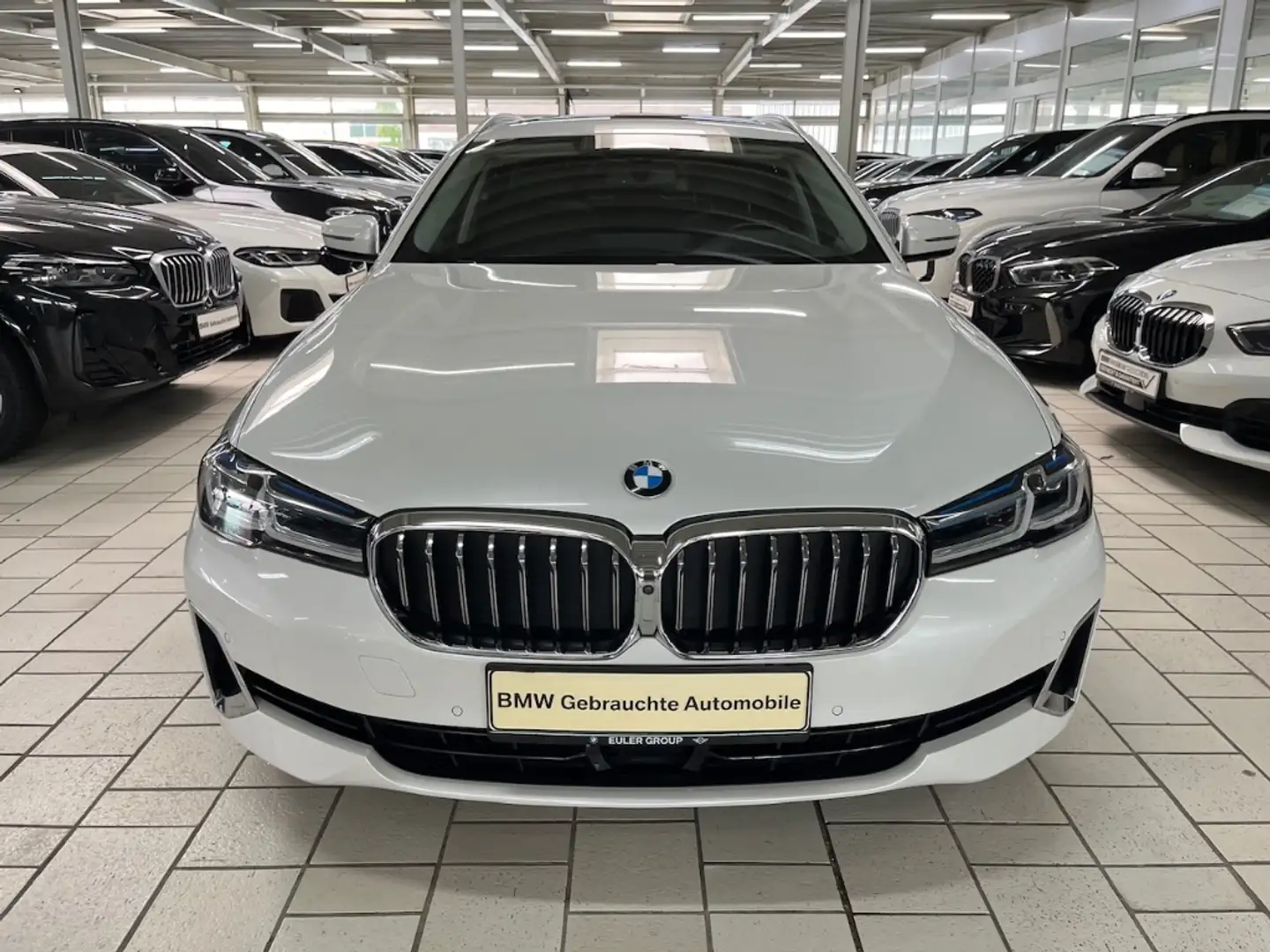 BMW 540 i xDrive A Touring Navi HUD SHZ ACC AD DAB Hifi St Weiß - 2