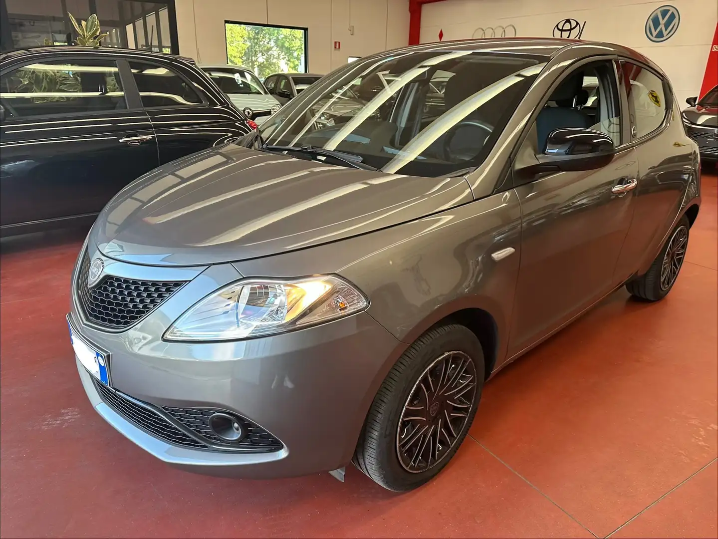 Lancia Ypsilon Ypsilon  1.2 Platinum ecochic Gpl 69cv my19 Grau - 1