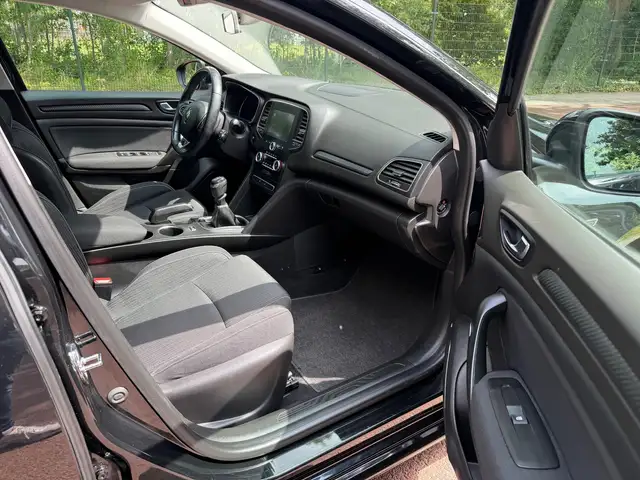 Renault Megane view 12