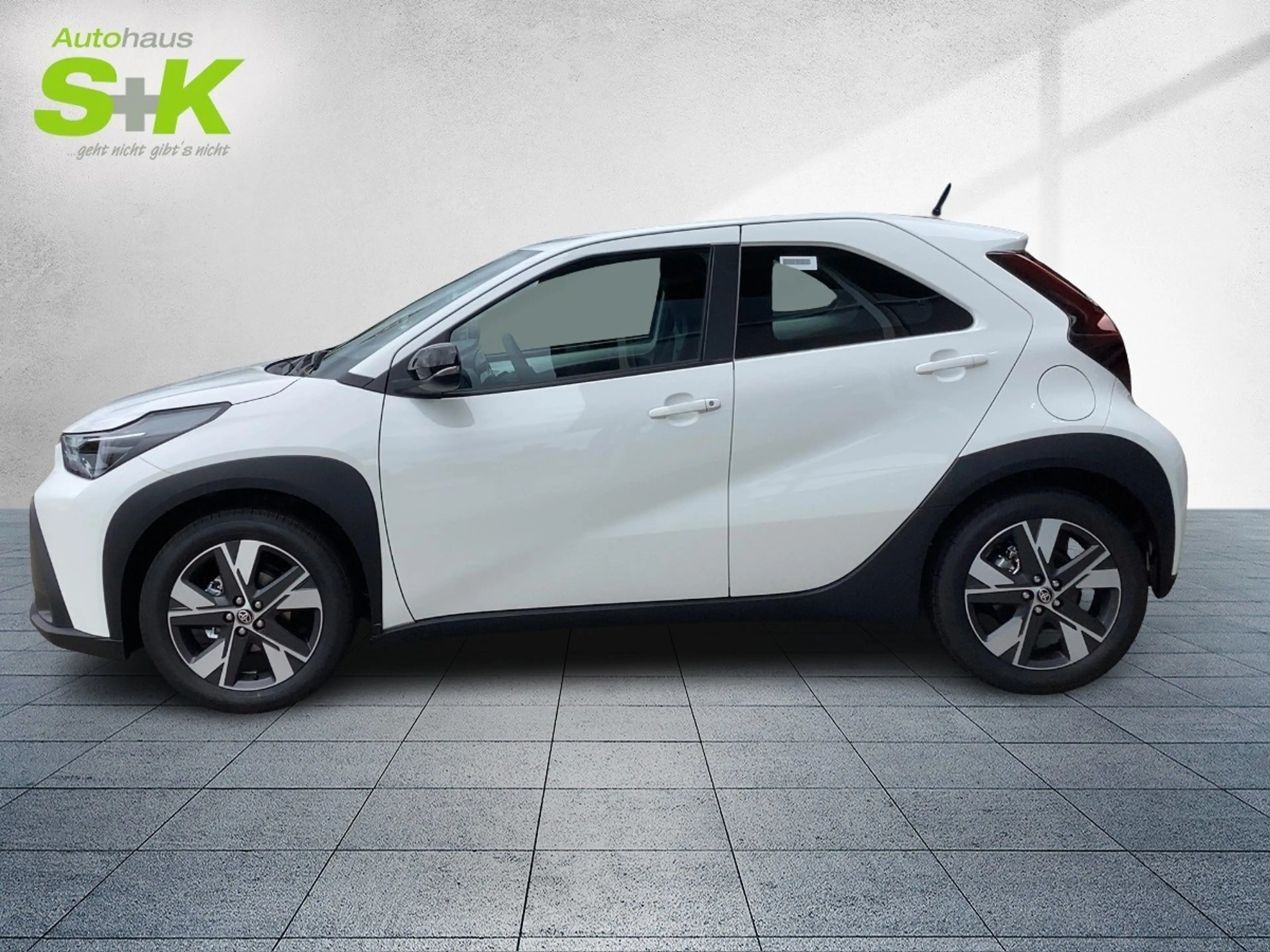 Toyota Aygo X HEV ACTIVE*Sitzheizung *Carplay*Klima* — photo 2