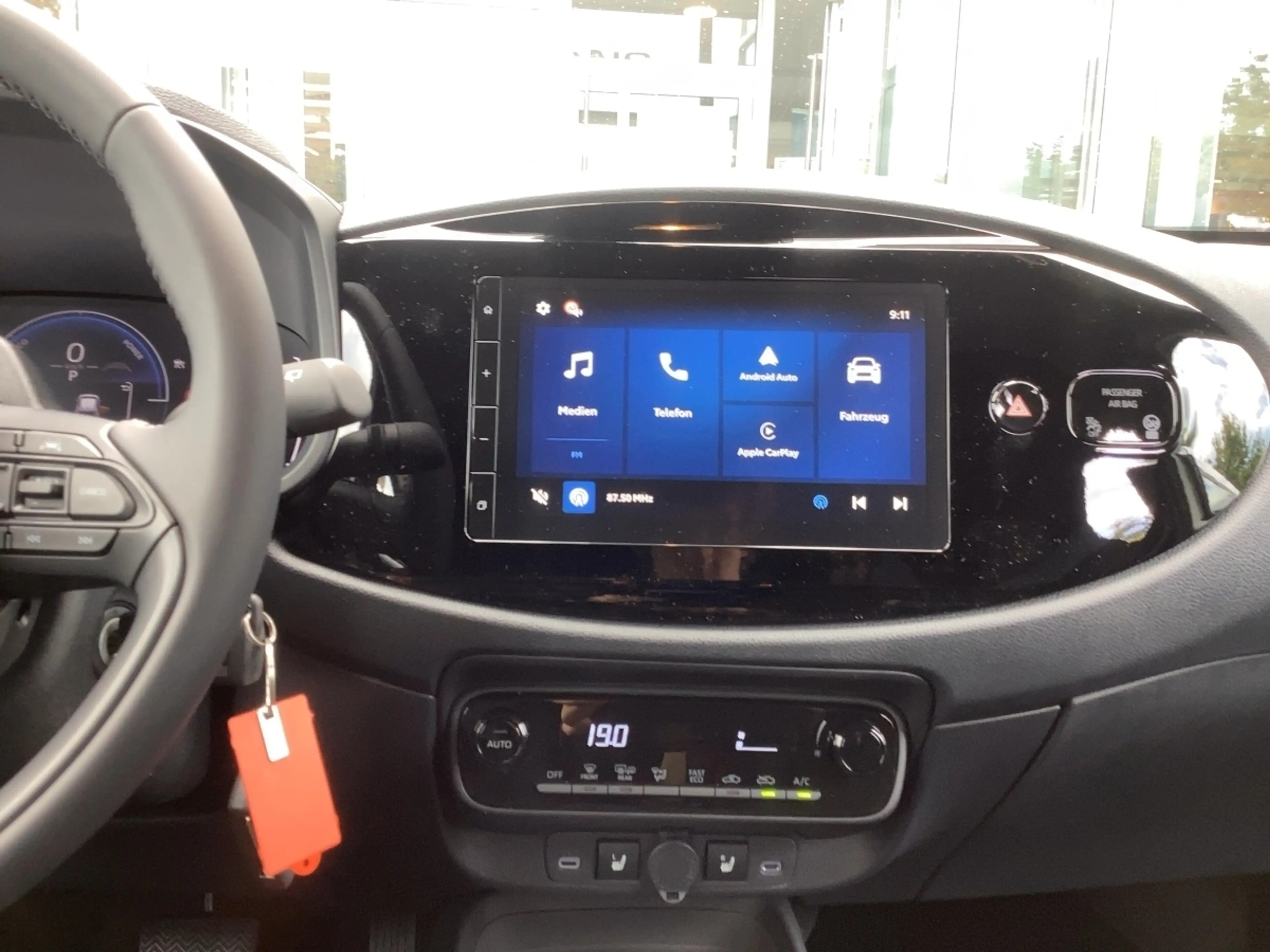 Toyota Aygo X HEV ACTIVE*Sitzheizung *Carplay*Klima* — photo 10