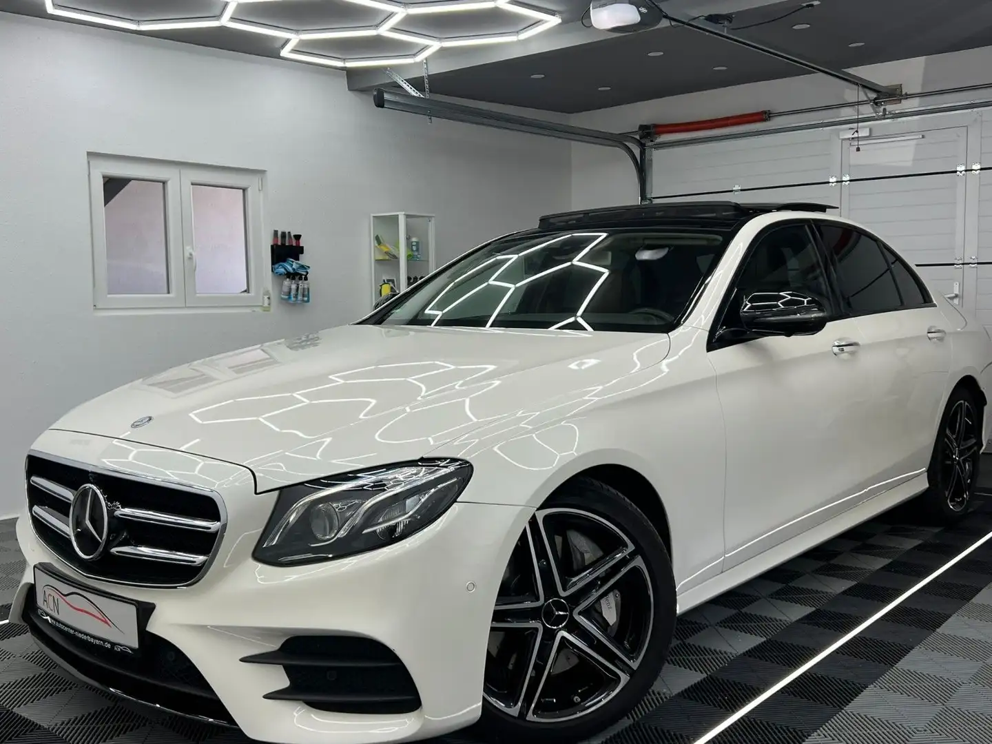 Mercedes-Benz E 350 d AMG-LINE/PANO/DISTR+/360*/BURMESTER/HuD Weiß - 1