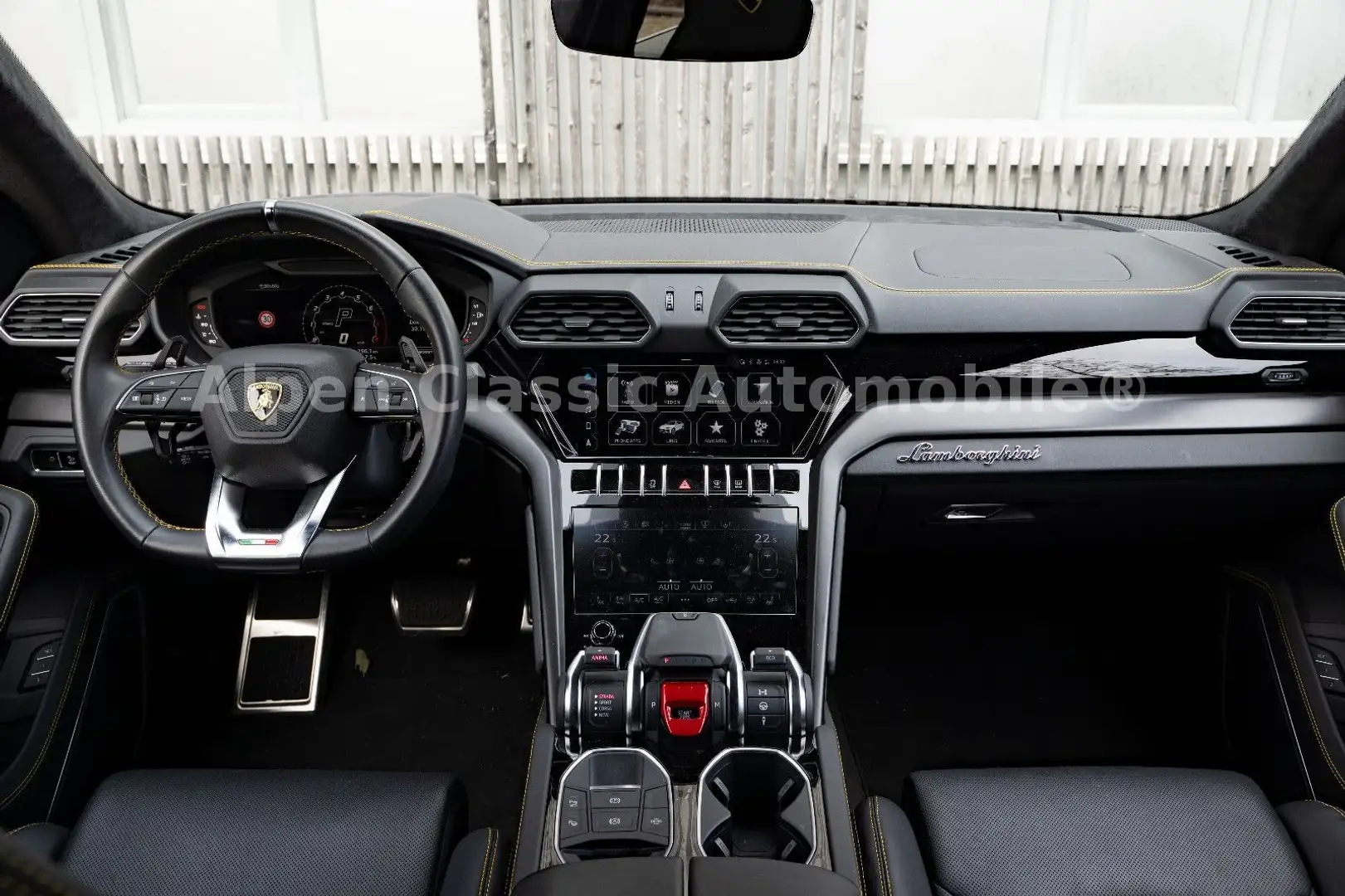 Lamborghini Urus 4.0 V8 Massage, SoftClose, Akrapovic, Pano Schwarz - 2