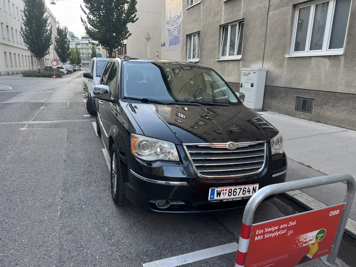 Chrysler Town & Country Limited Edition Noir - 1
