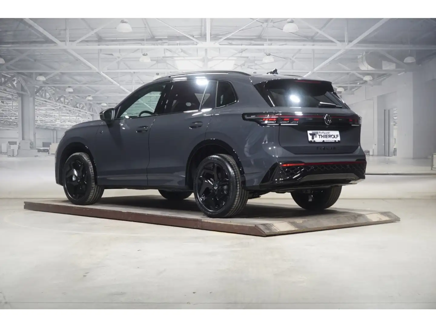 Volkswagen Tiguan R-Line 2,0 TSI 4M Black Style Head-Up DCC Grau - 2