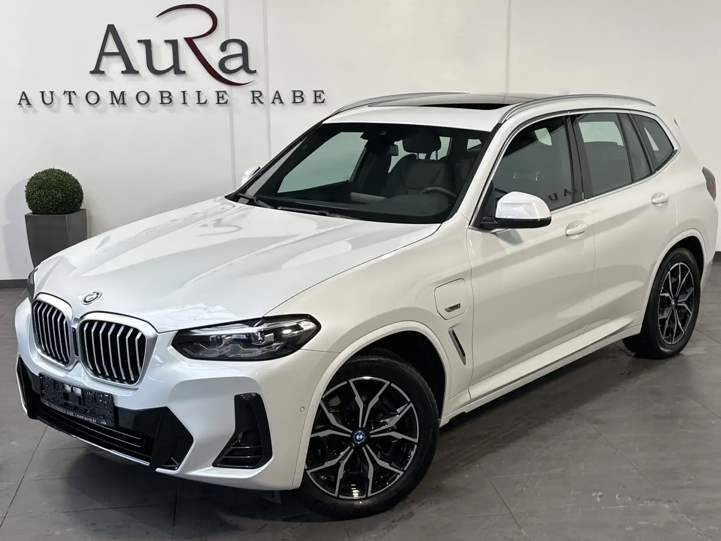 BMW X3 xDrive30e M-Sport NAV+LED+PANO+HIFI+KAM+19ZO Weiß - 1
