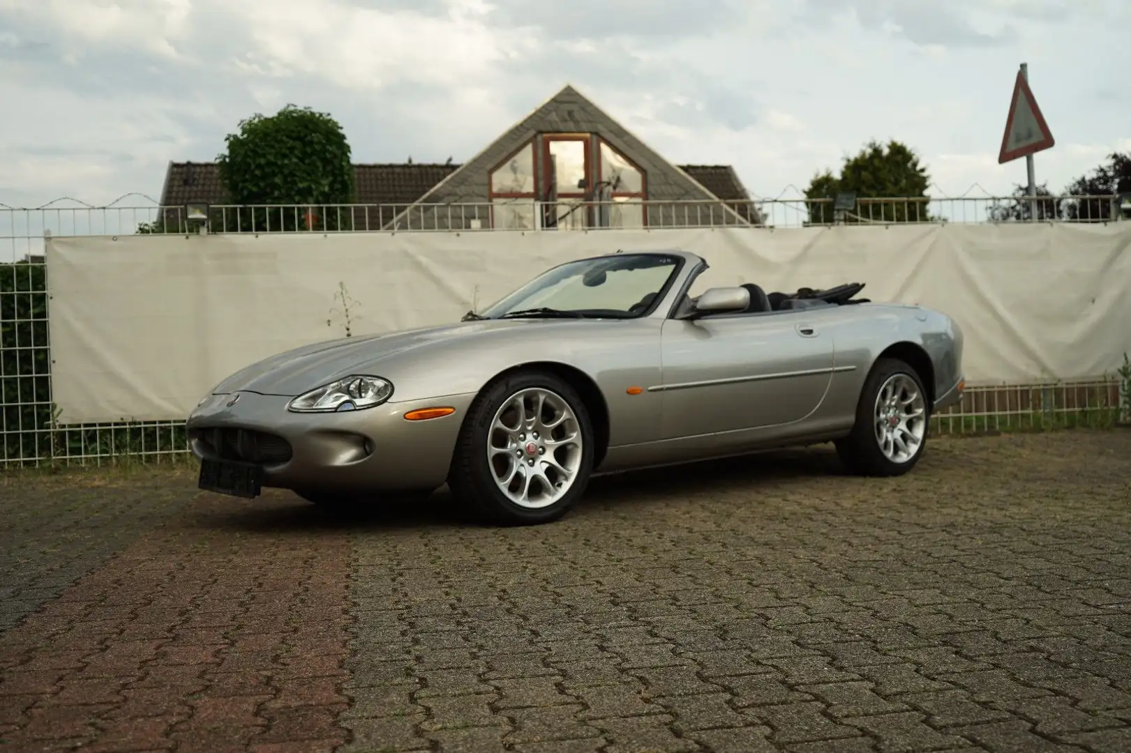 Jaguar XKR S/C Cabriolet 4.0 V8 Kompressor H/K MEMORY Silber - 1